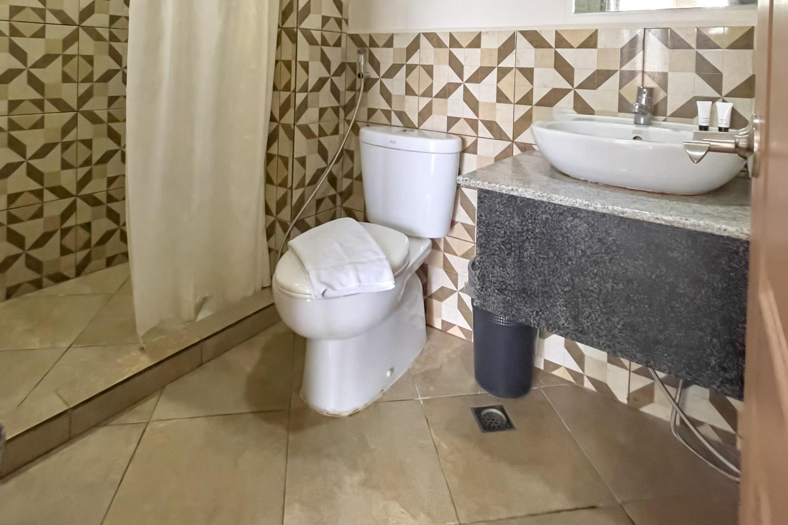 Deluxe King Room - Photo 5