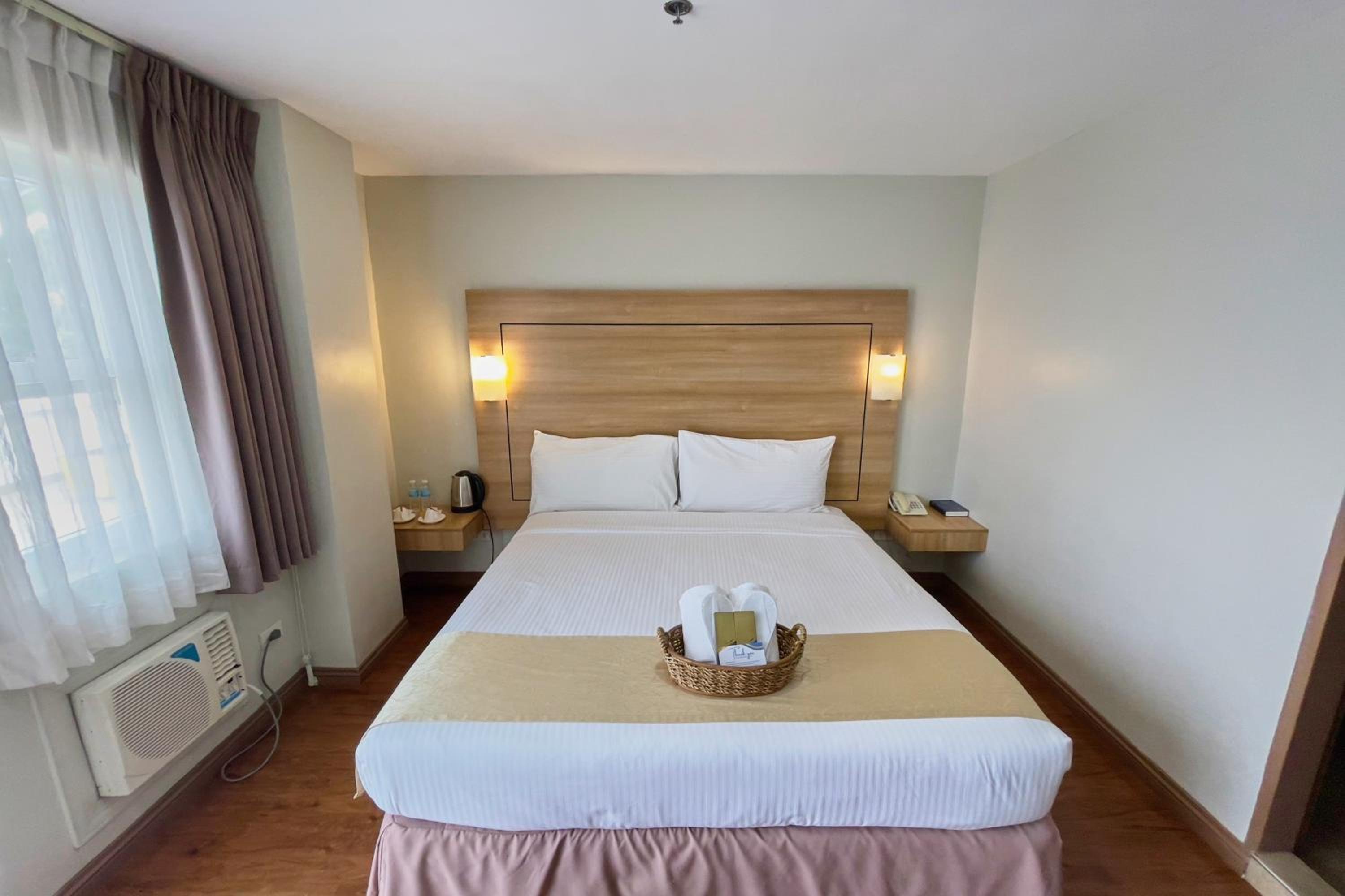 Deluxe King Room - Photo 4