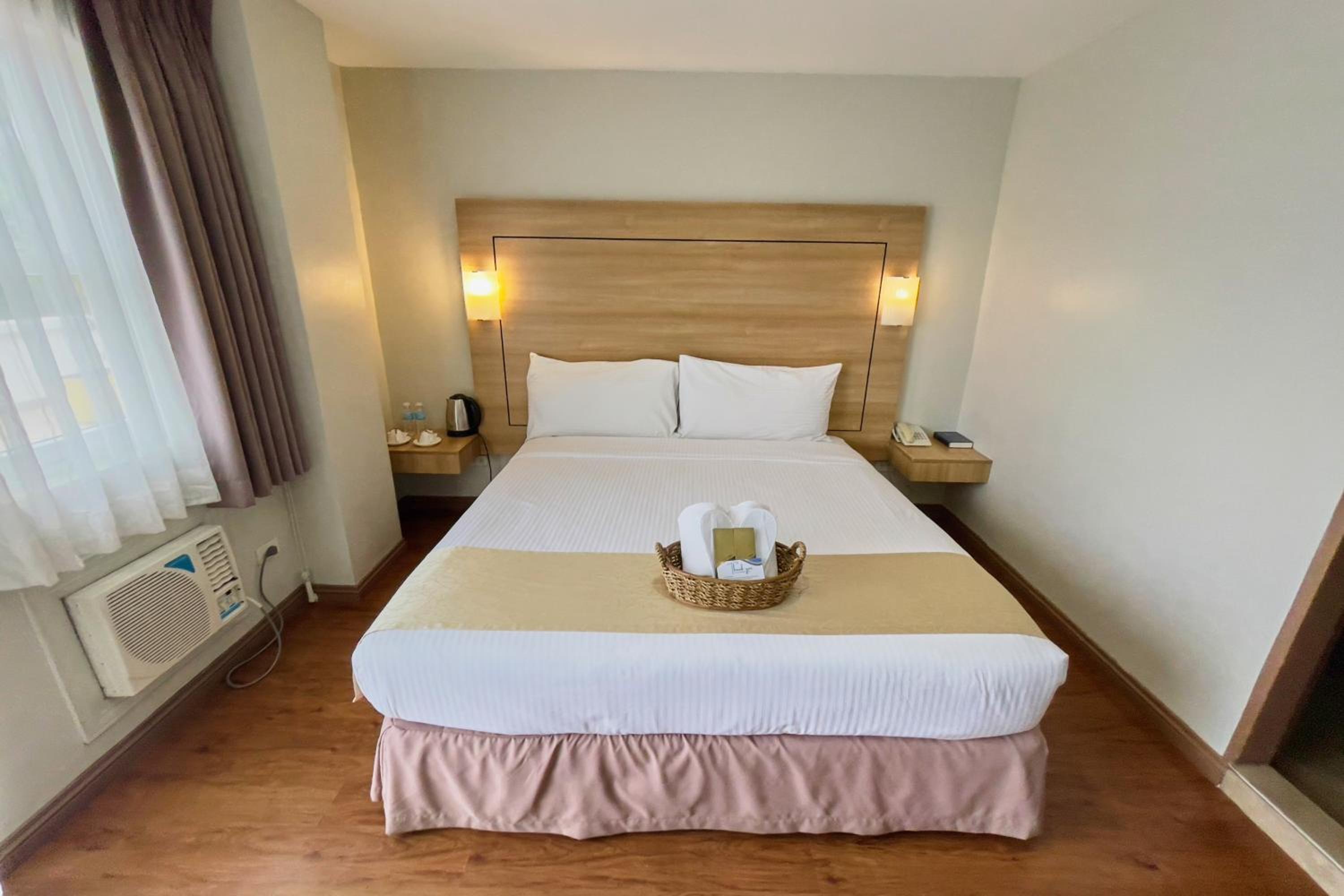 Deluxe King Room - Photo 1