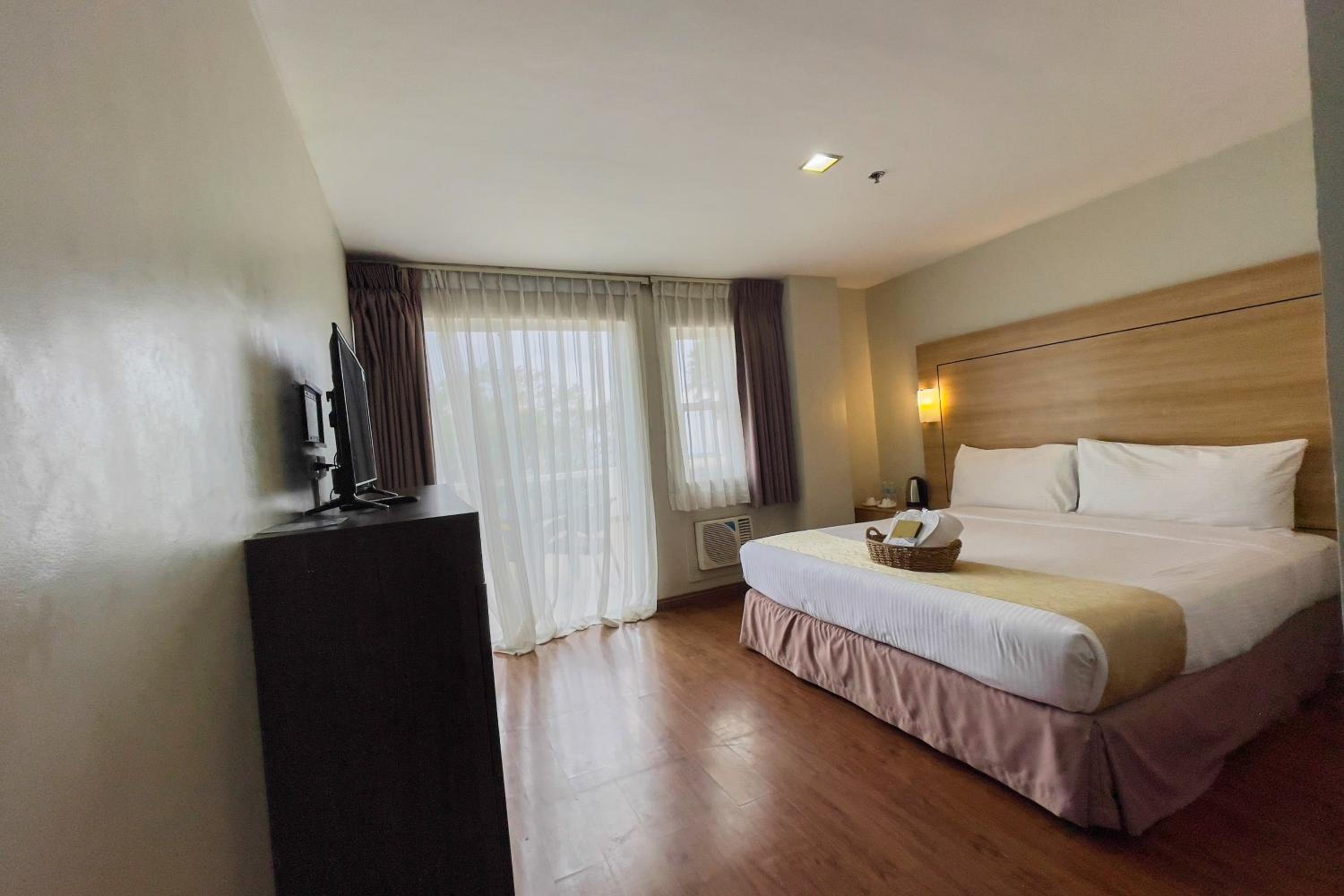 Deluxe King Room - Photo 6