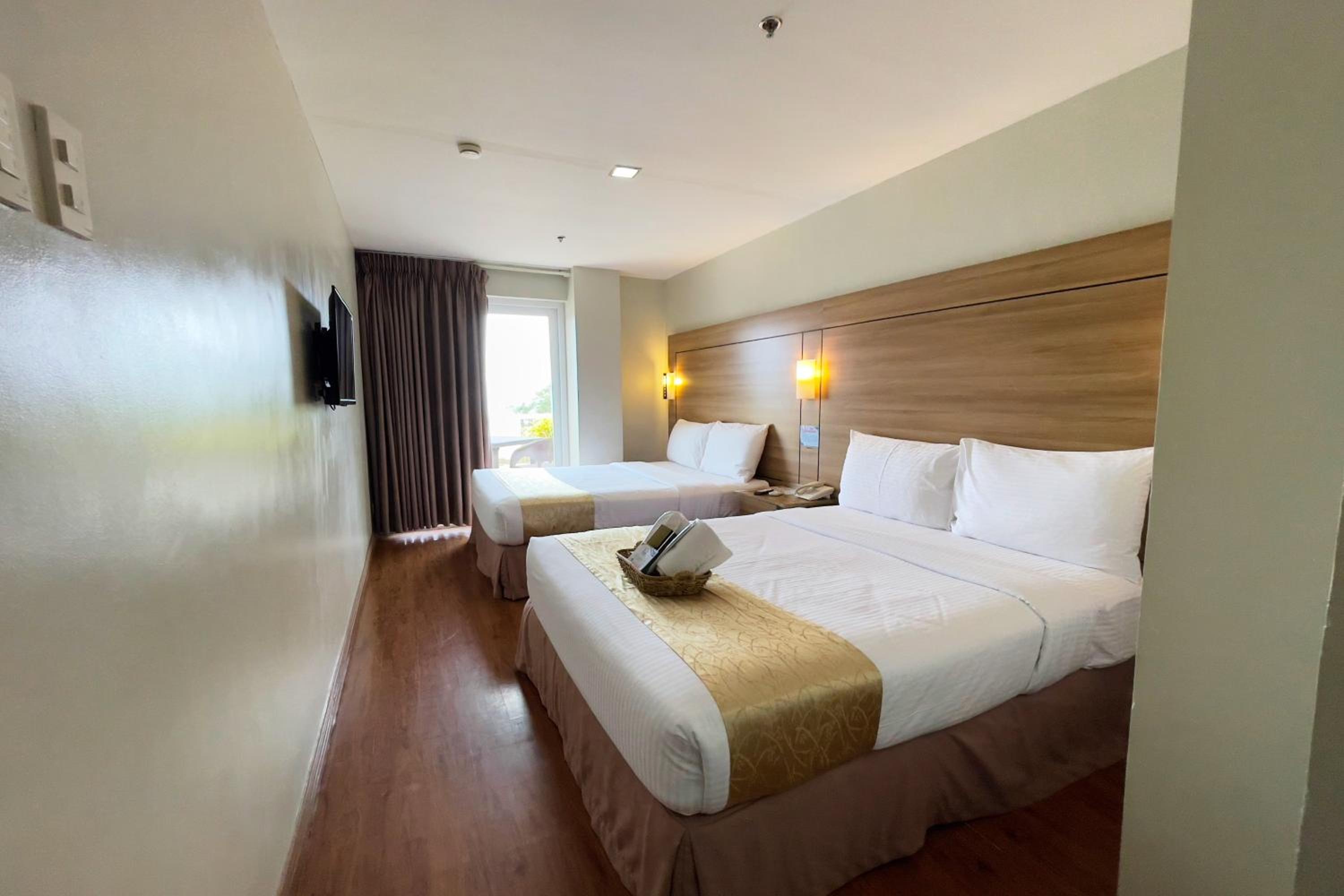 Deluxe Queen Room - Photo 7
