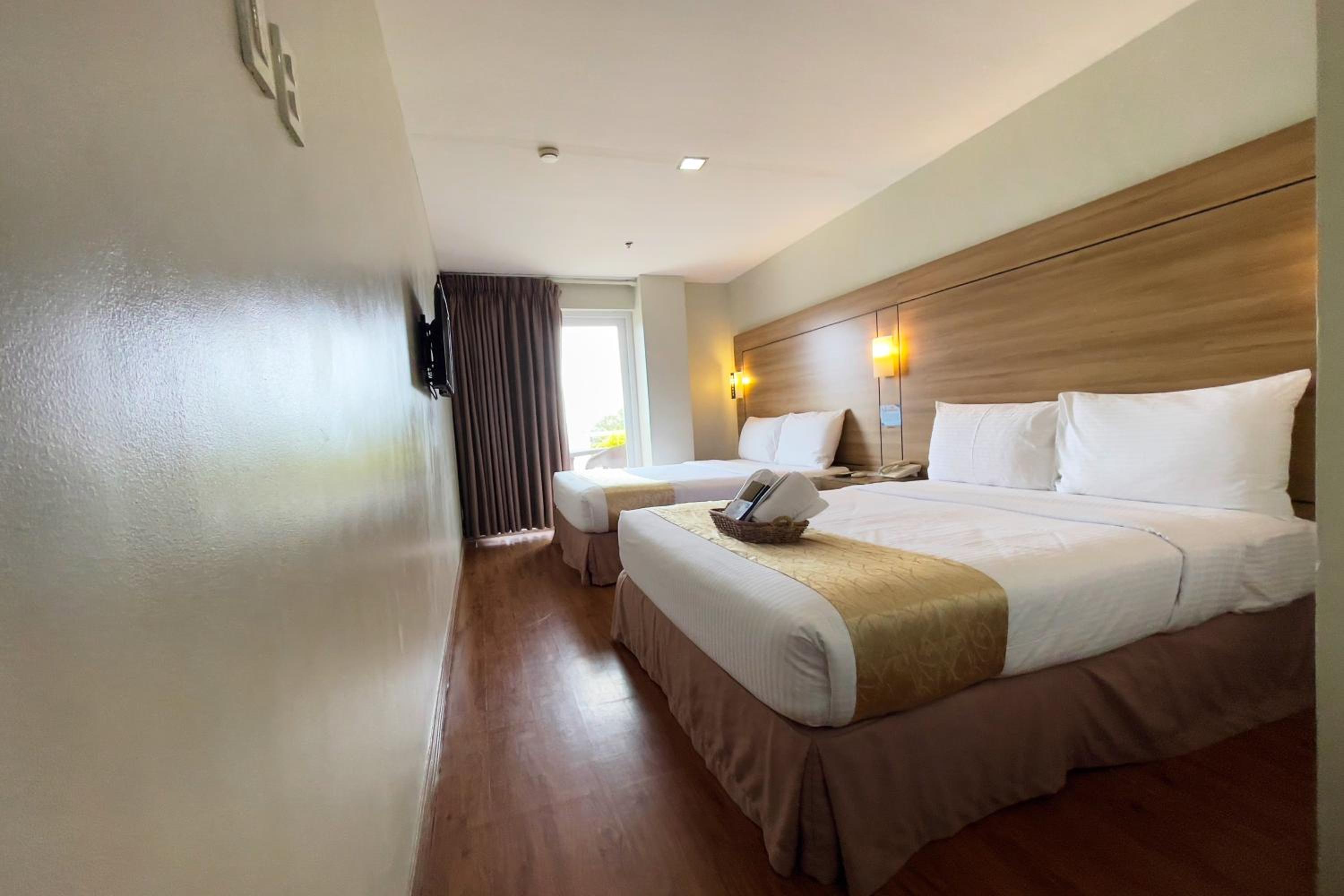 Deluxe Queen Room - Photo 3