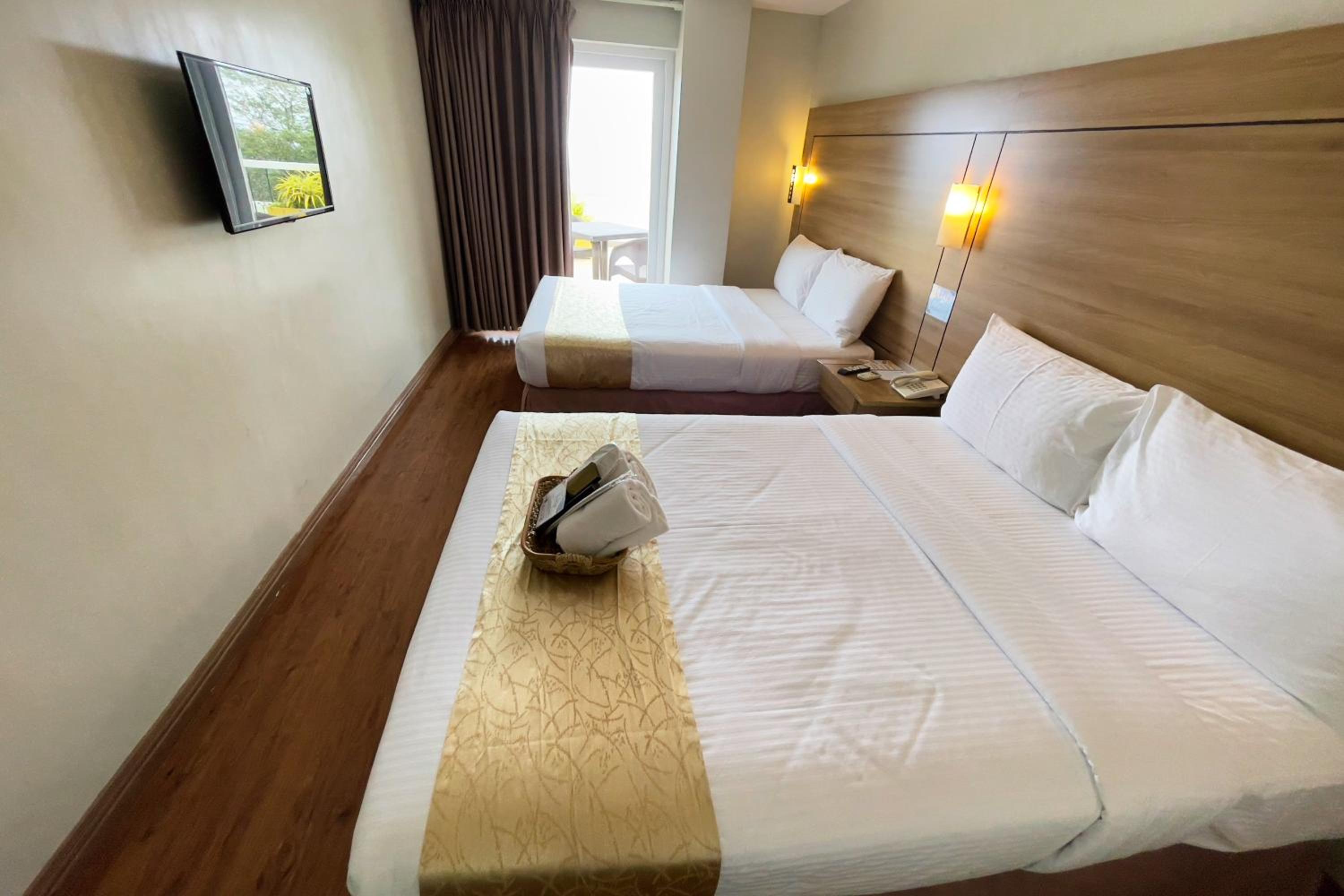 Deluxe Queen Room - Photo 1
