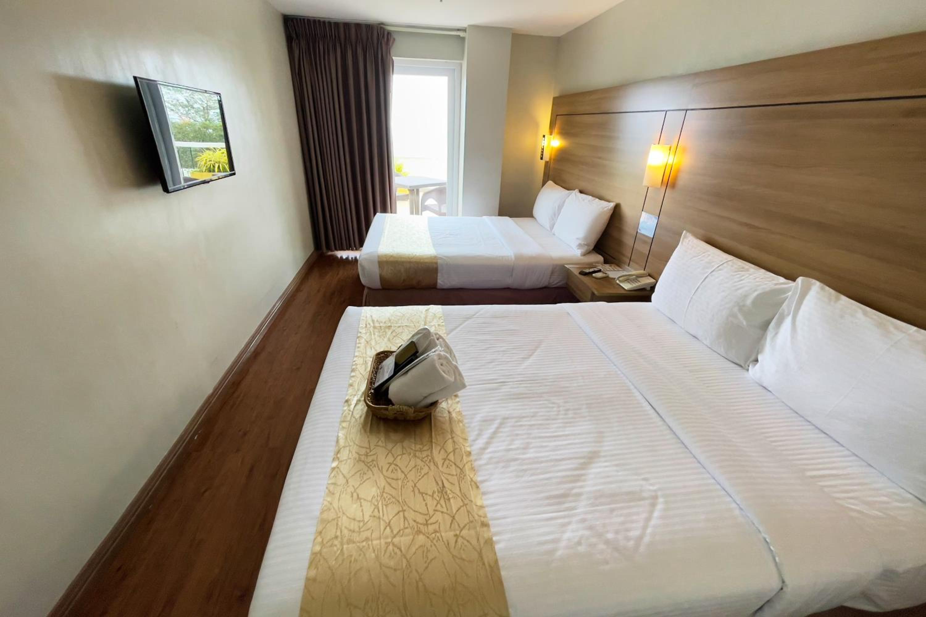 Deluxe Queen Room - Photo 2