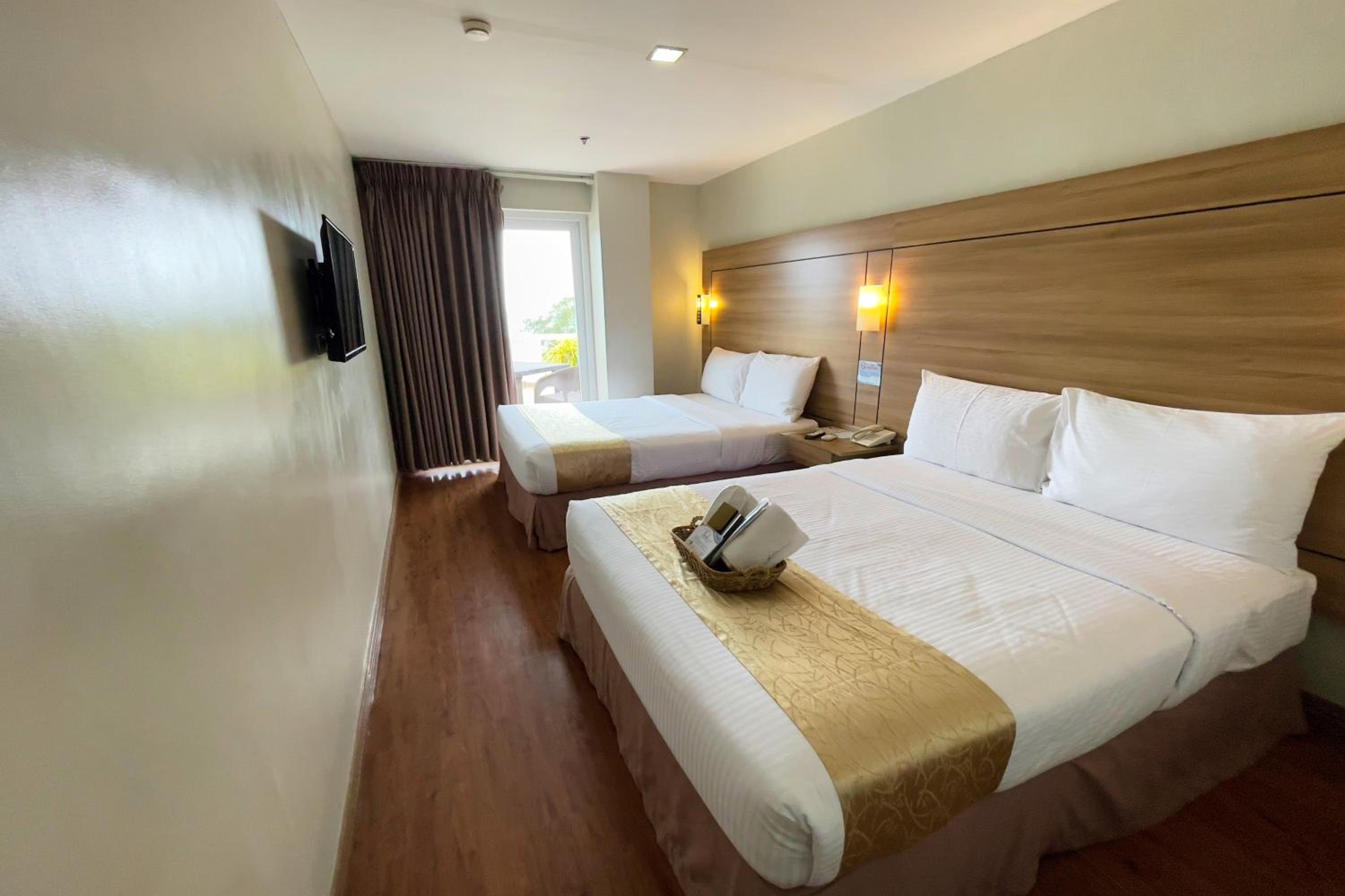 Deluxe Queen Room - Photo 6
