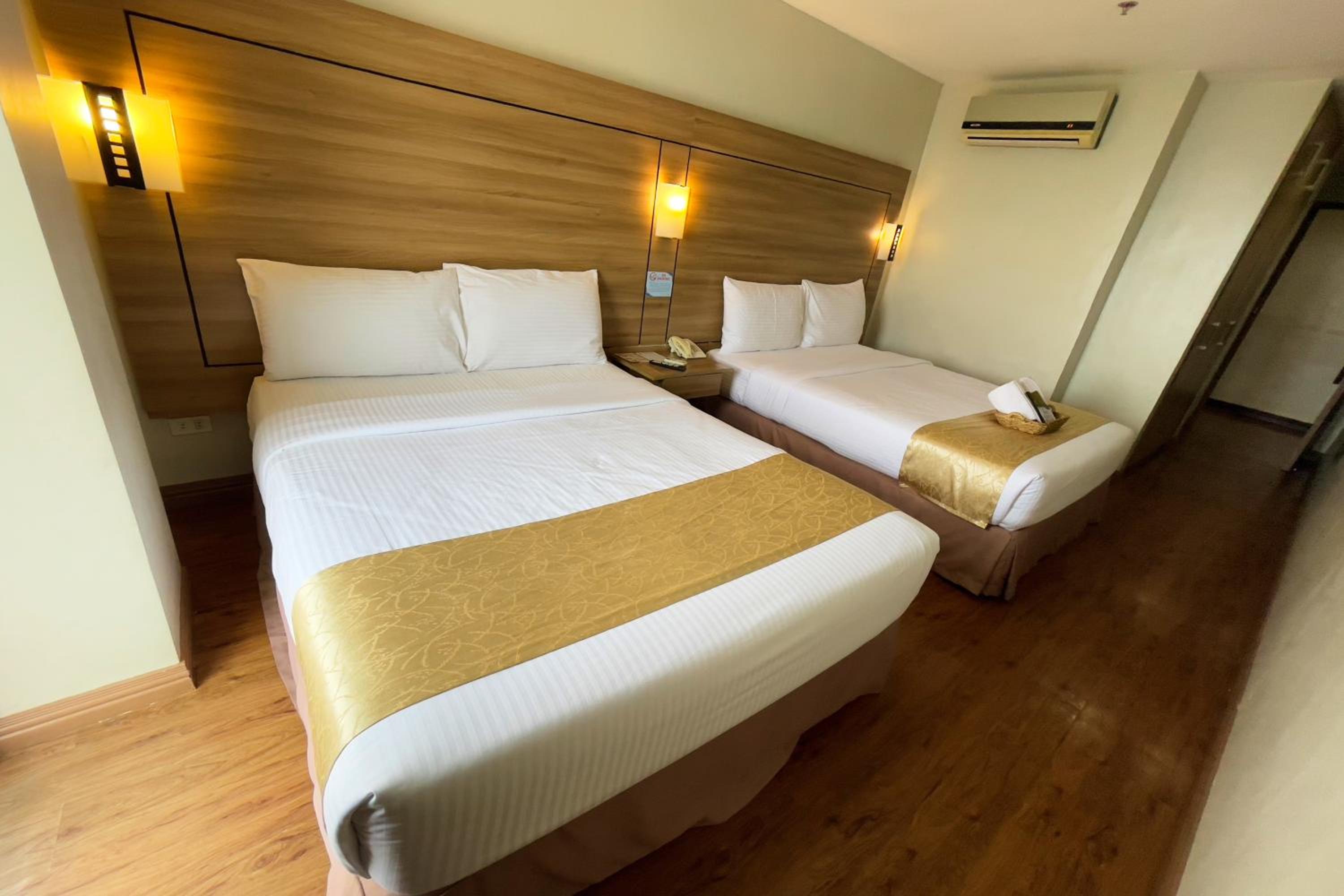 Deluxe Queen Room - Photo 5