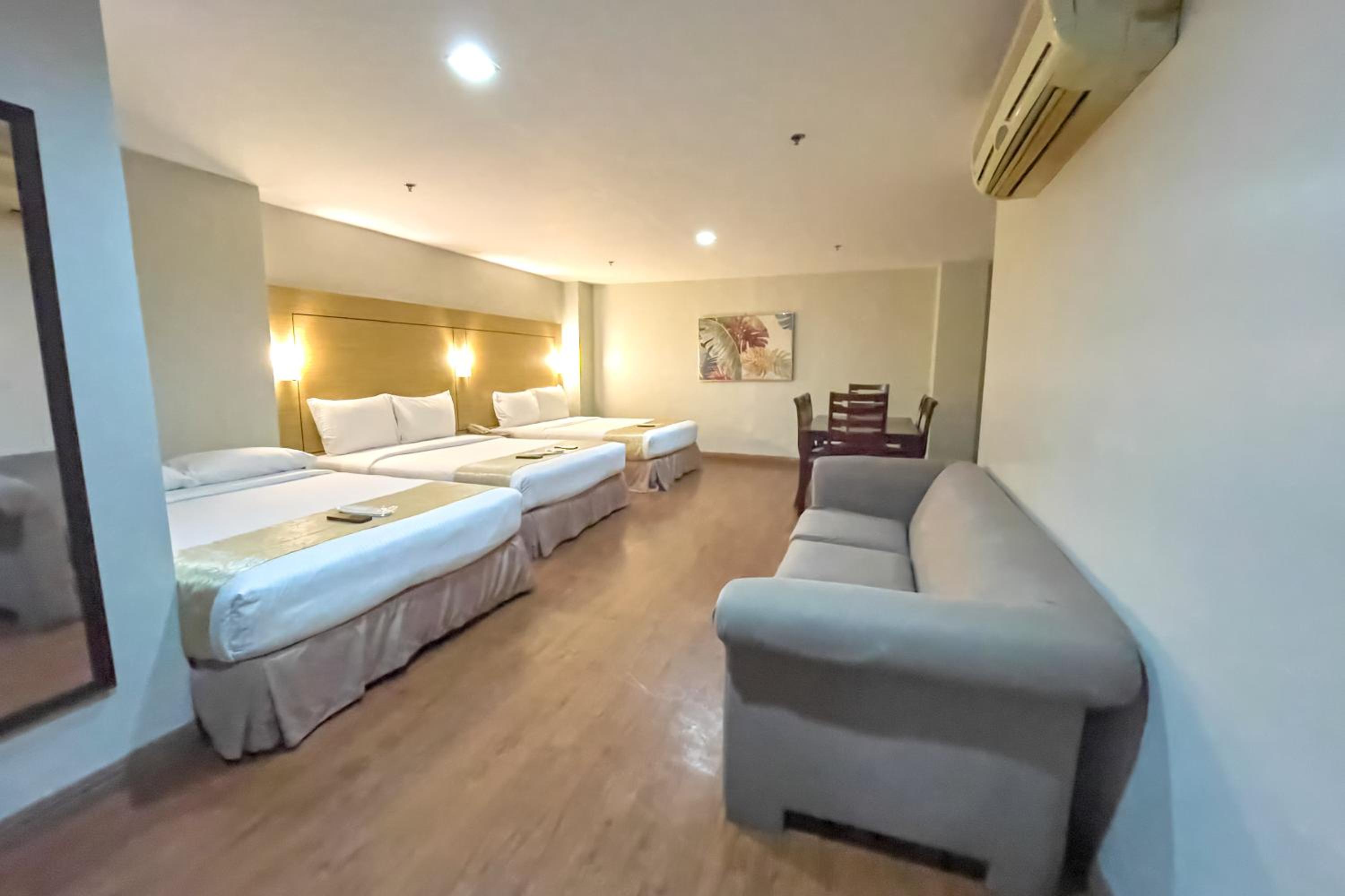 Deluxe Family Room