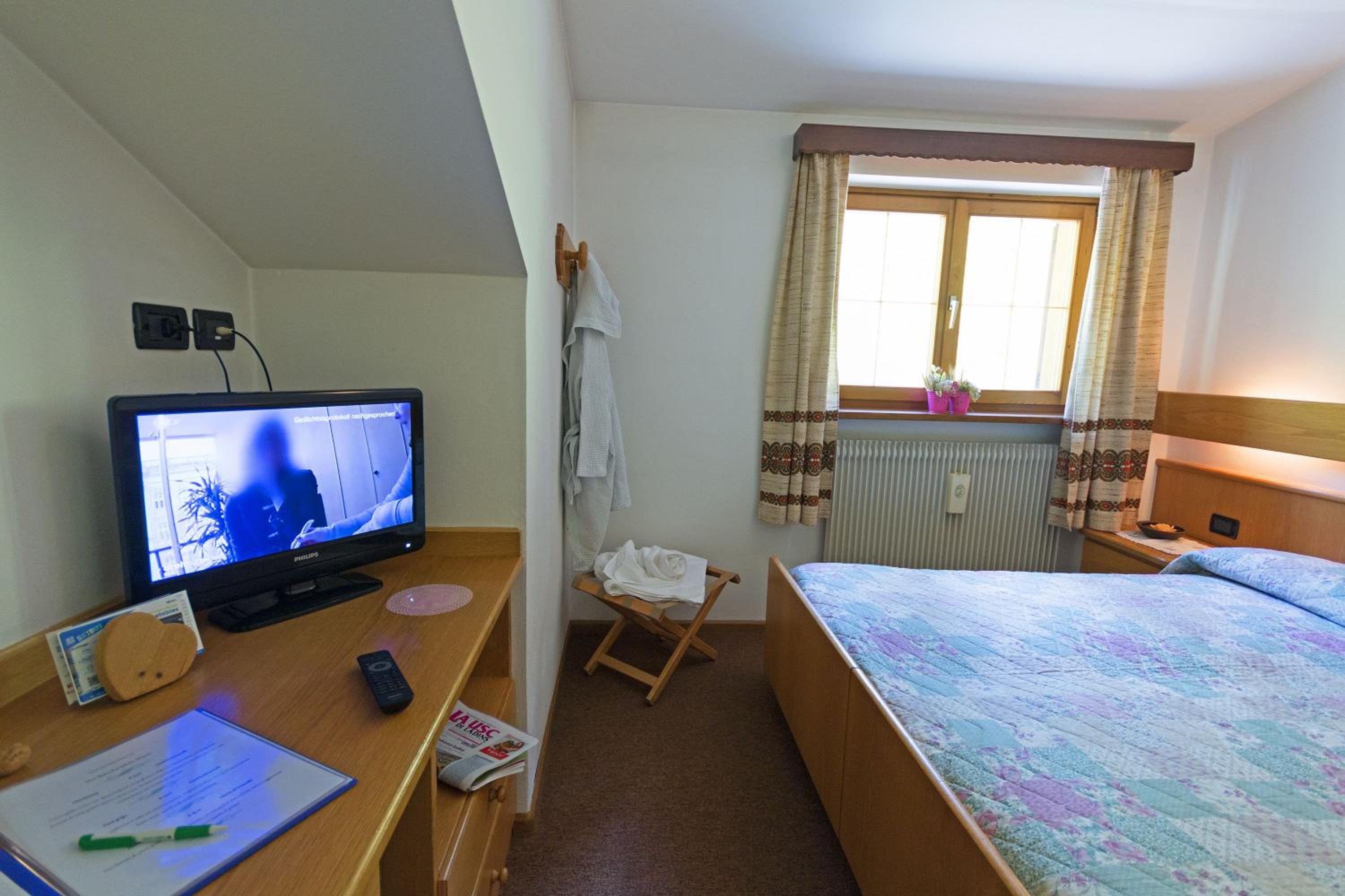 Economy Double Room photo 3