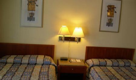 Room with Two Double Beds - Photo 4