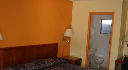 King Room - Non-Smoking - Photo 5