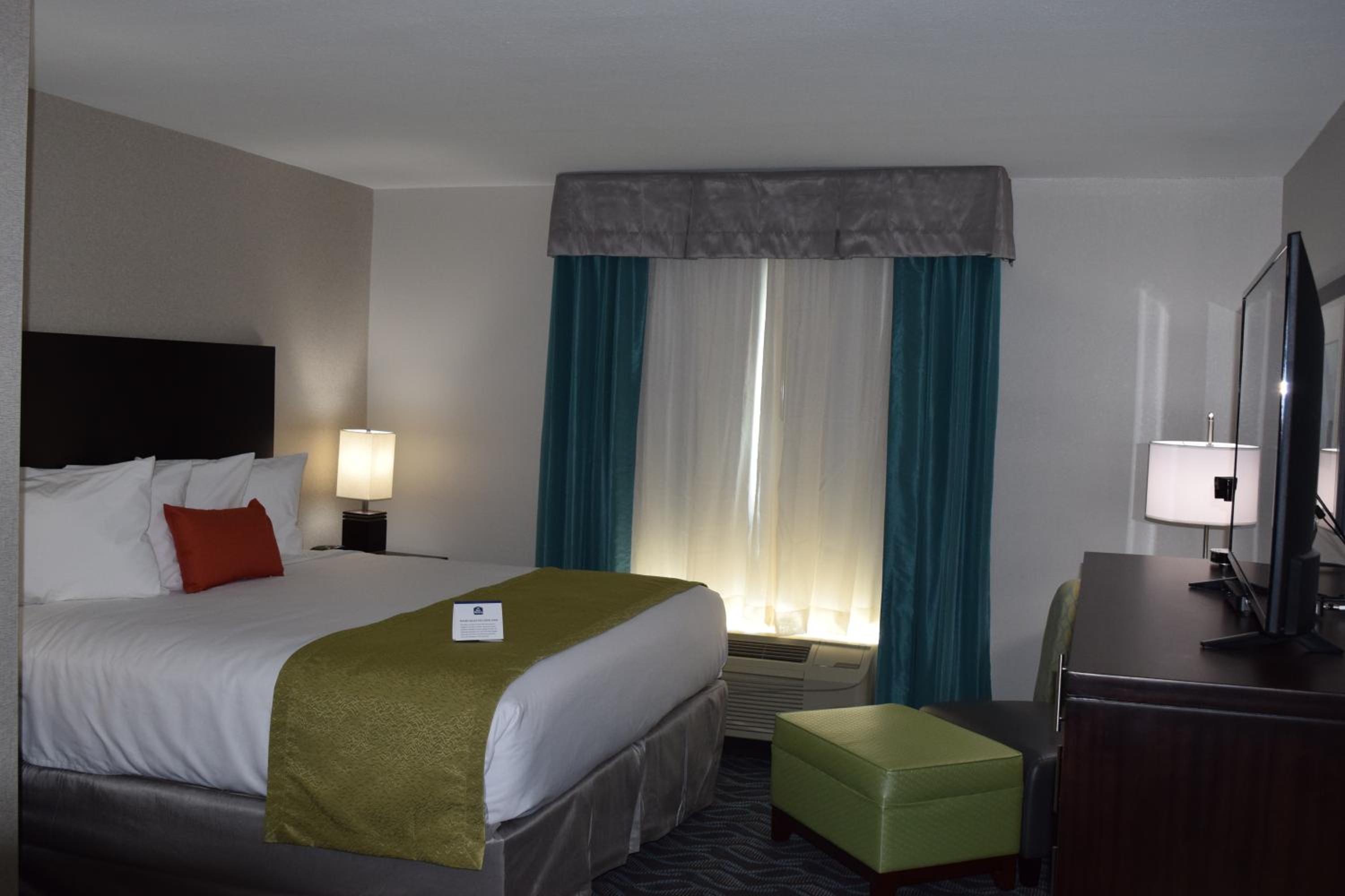 King Room with Roll-in Shower - Disability Access/Non-Smoking - Photo 5