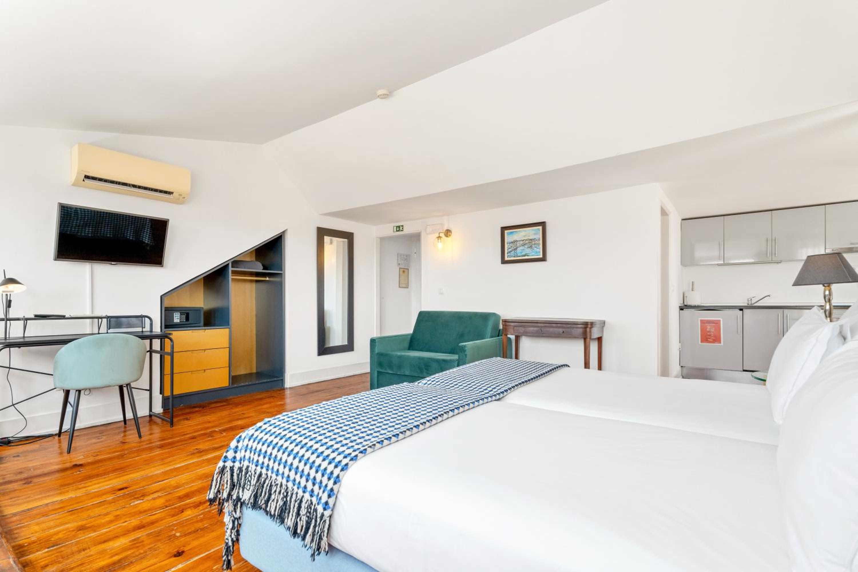 Triple Room - Photo 7