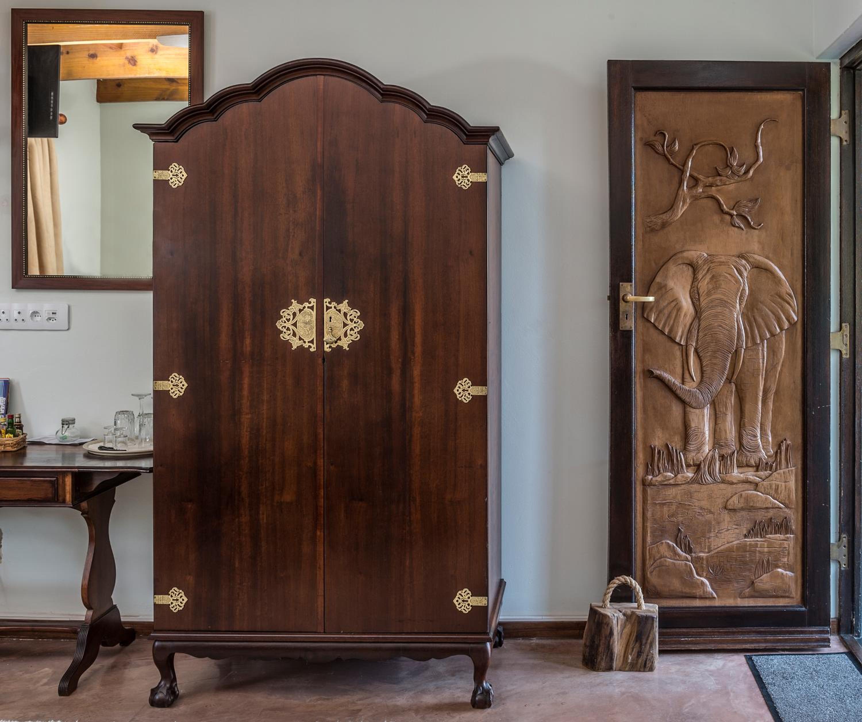 Standard Suite - Elephant photo 2