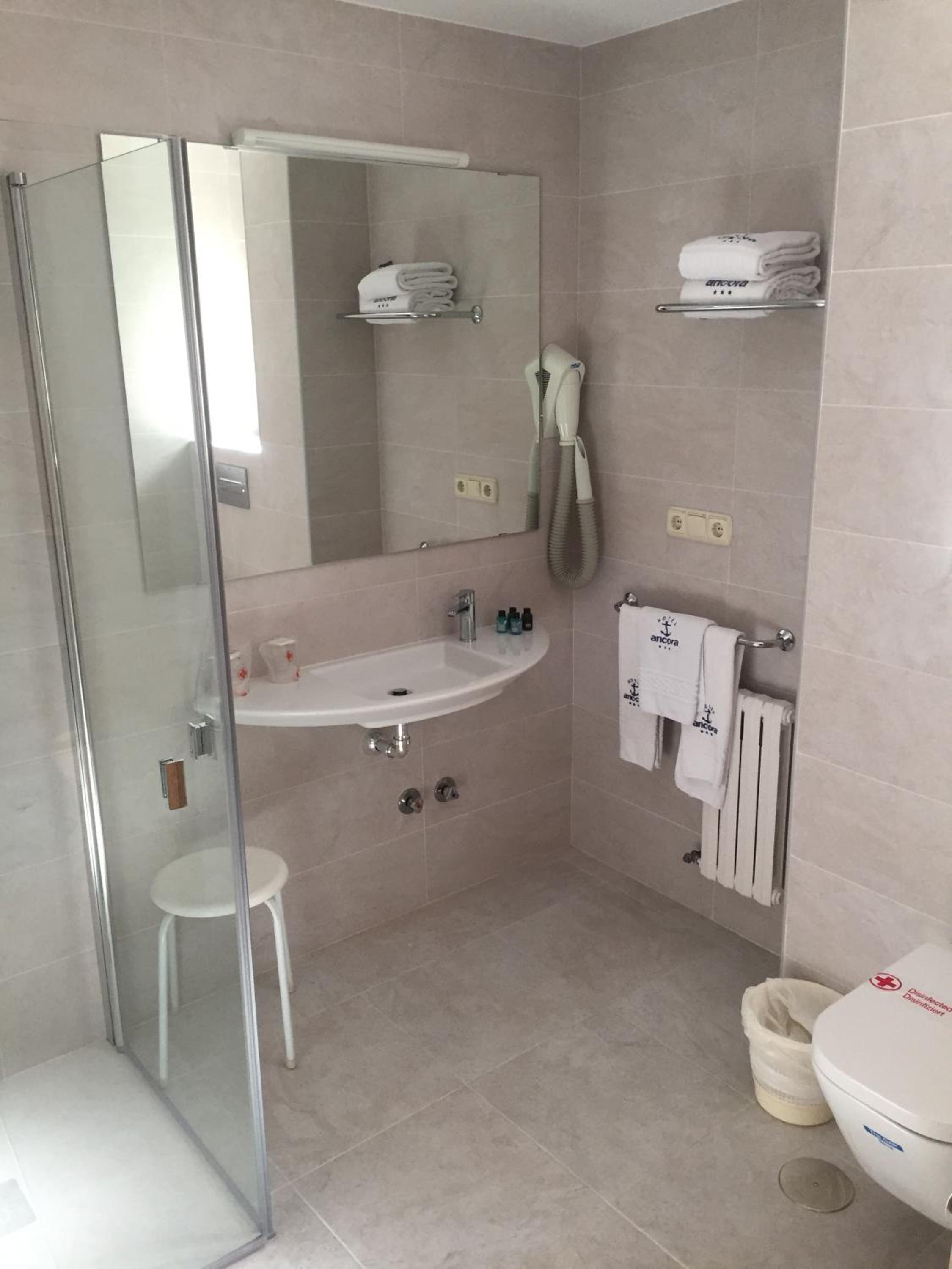 Triple Room (2 Adults + 1 Child) photo 2