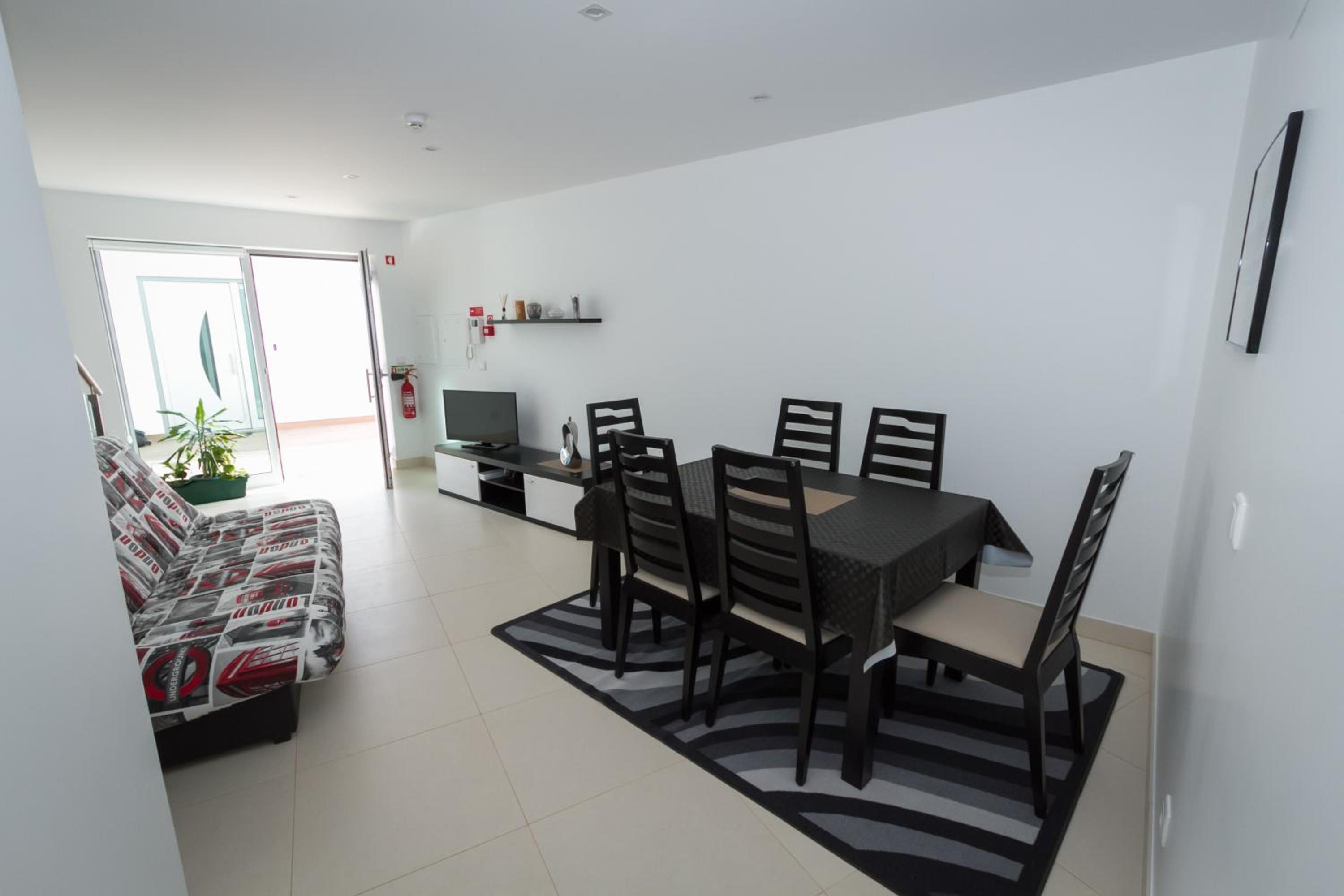 Three-Bedroom Apartment - Photo 4
