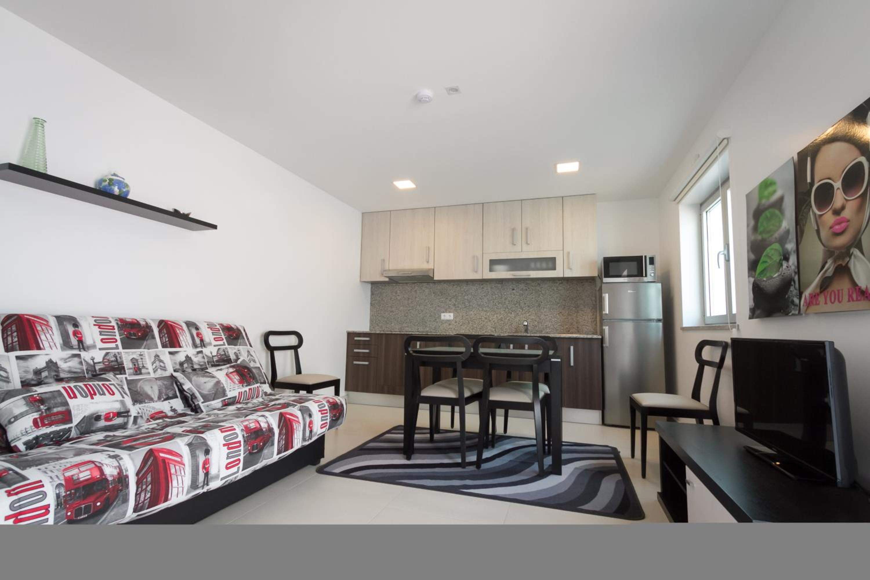 Two-Bedroom Apartment - Photo 2