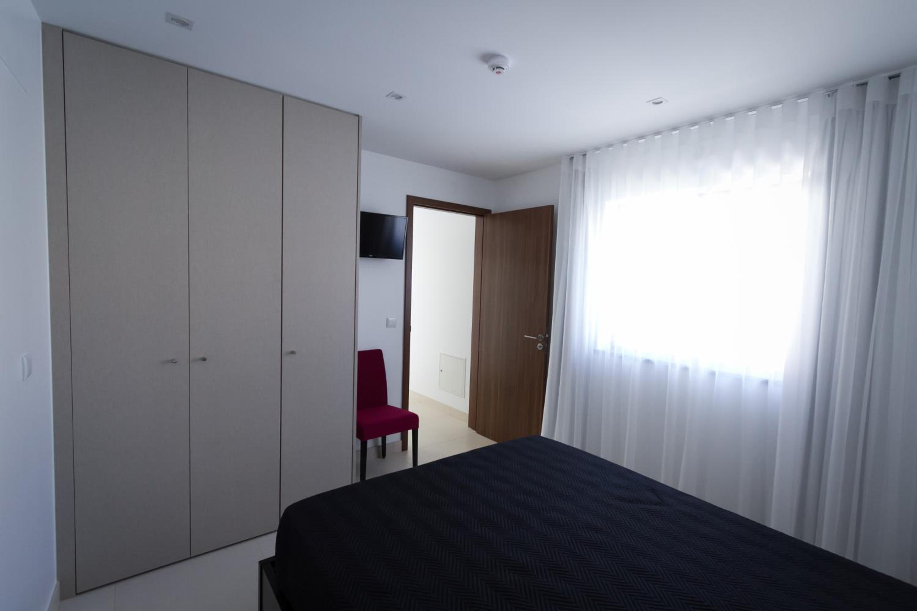 One-Bedroom Apartment - Photo 7