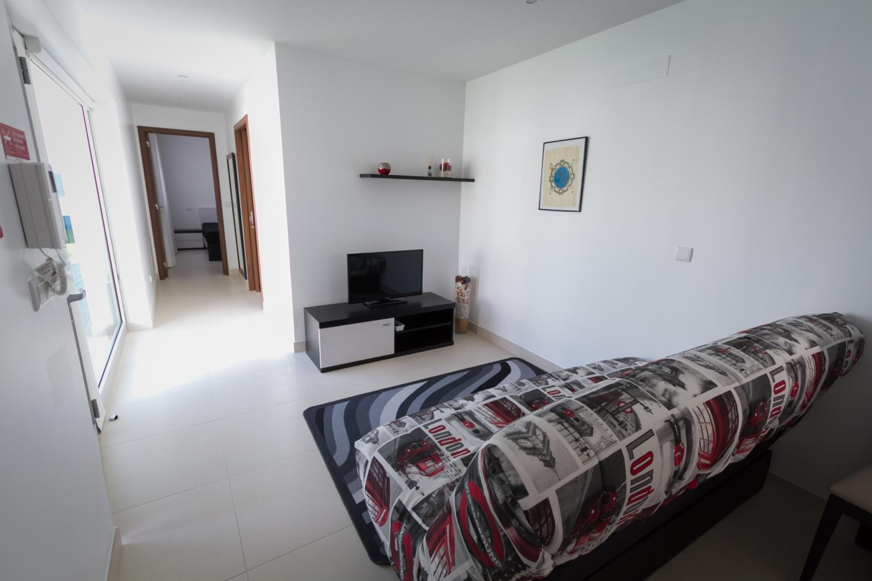 One-Bedroom Apartment - Photo 6