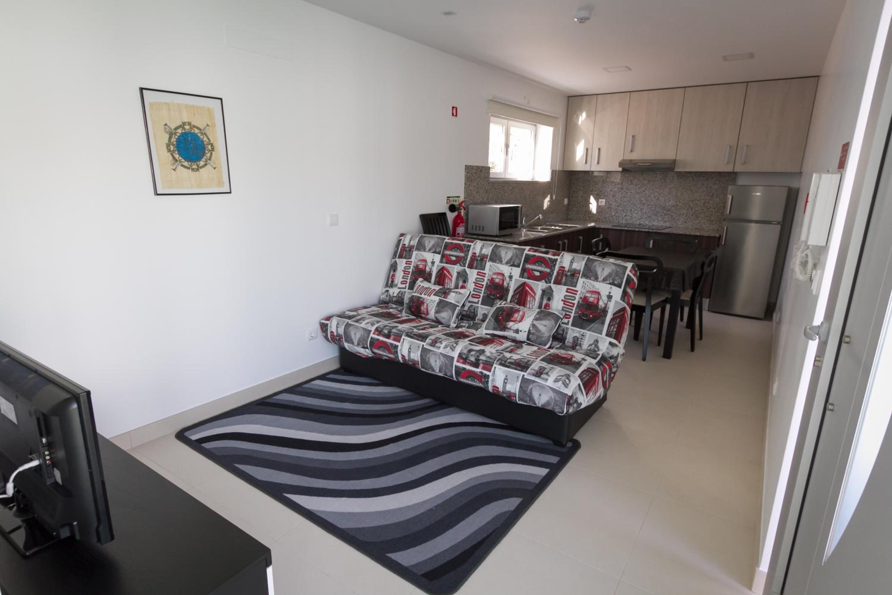One-Bedroom Apartment - Photo 3