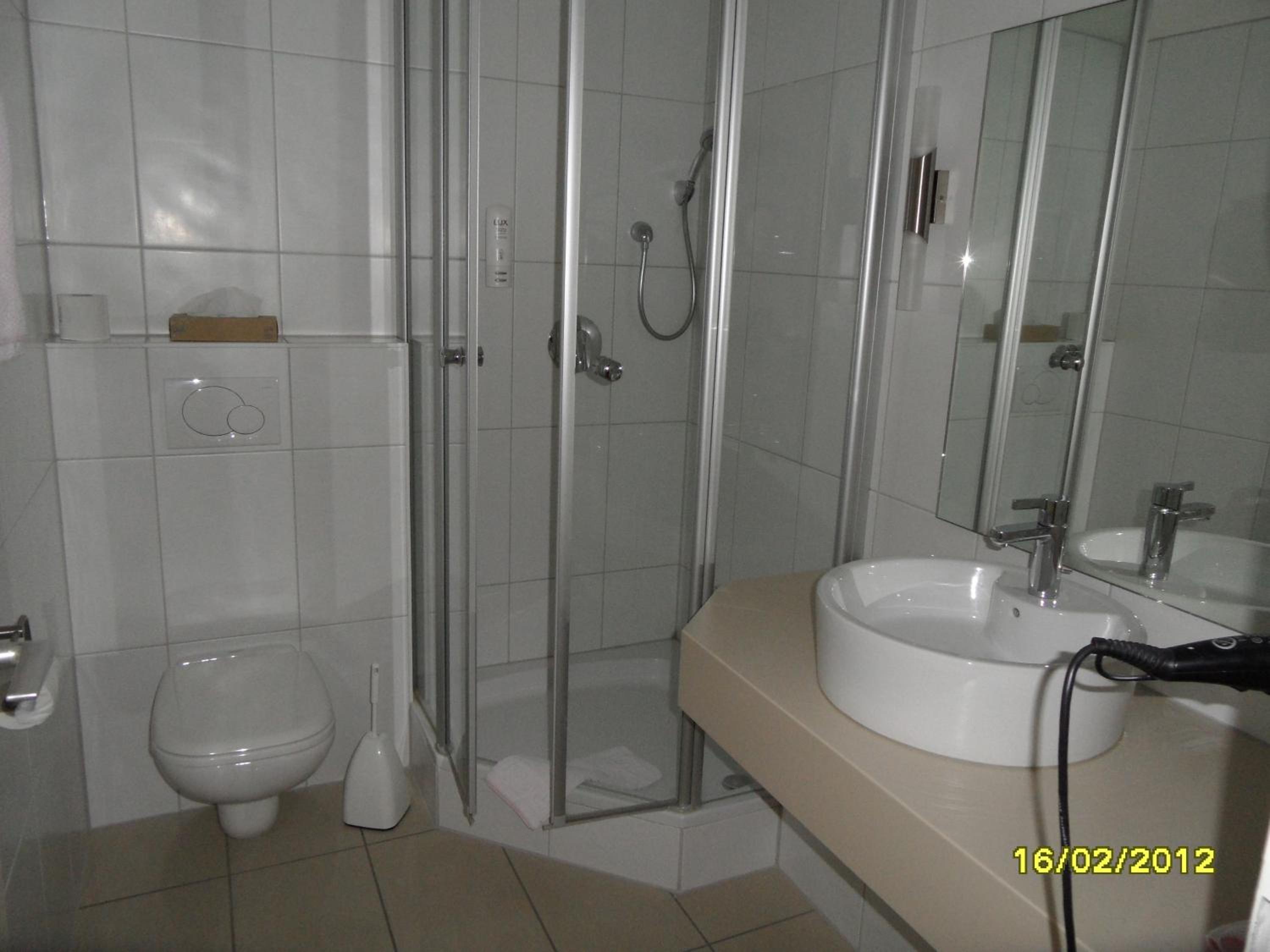 Double Room - Photo 16