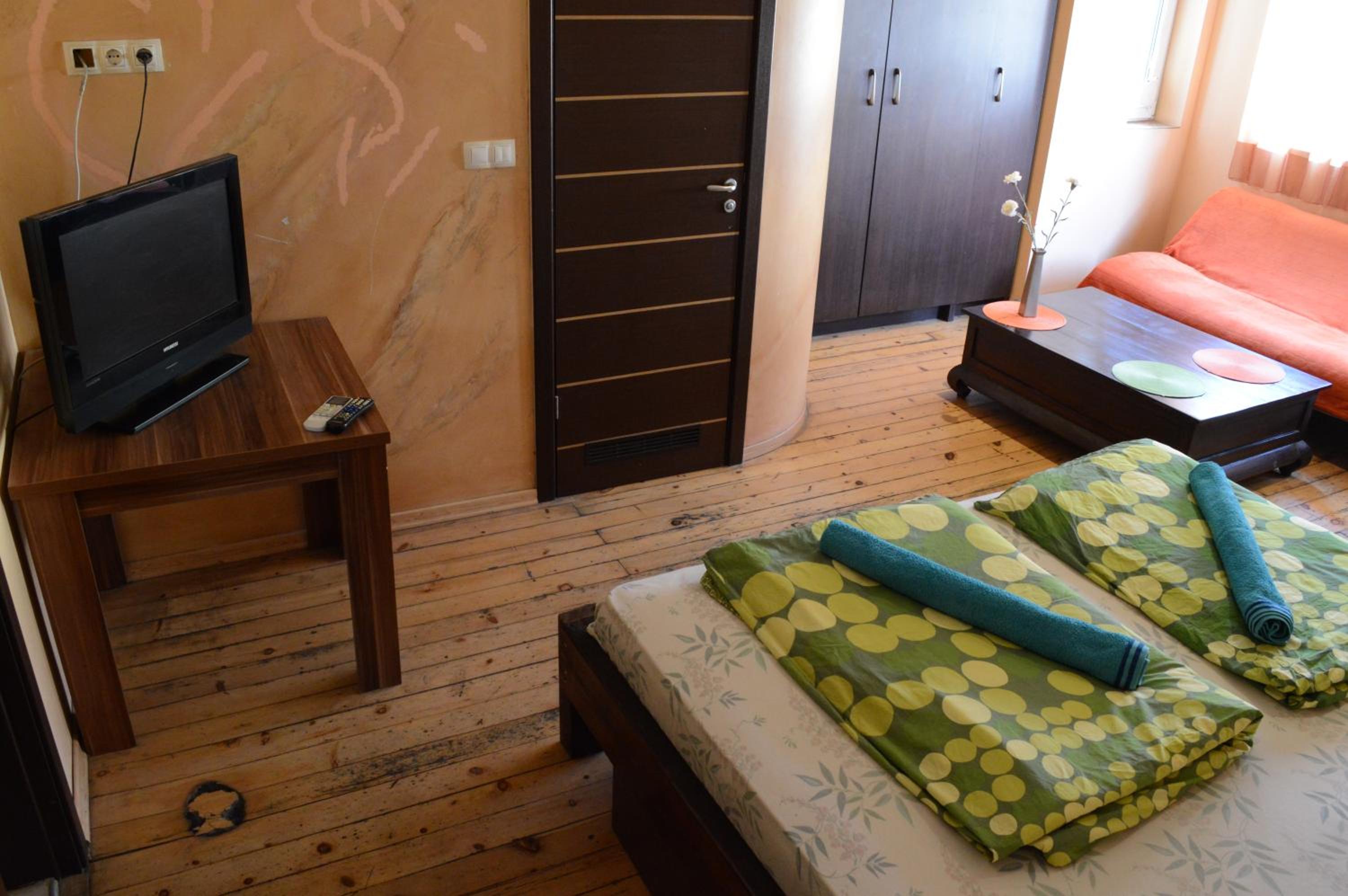 Double Room with Private Bathroom - Photo 7