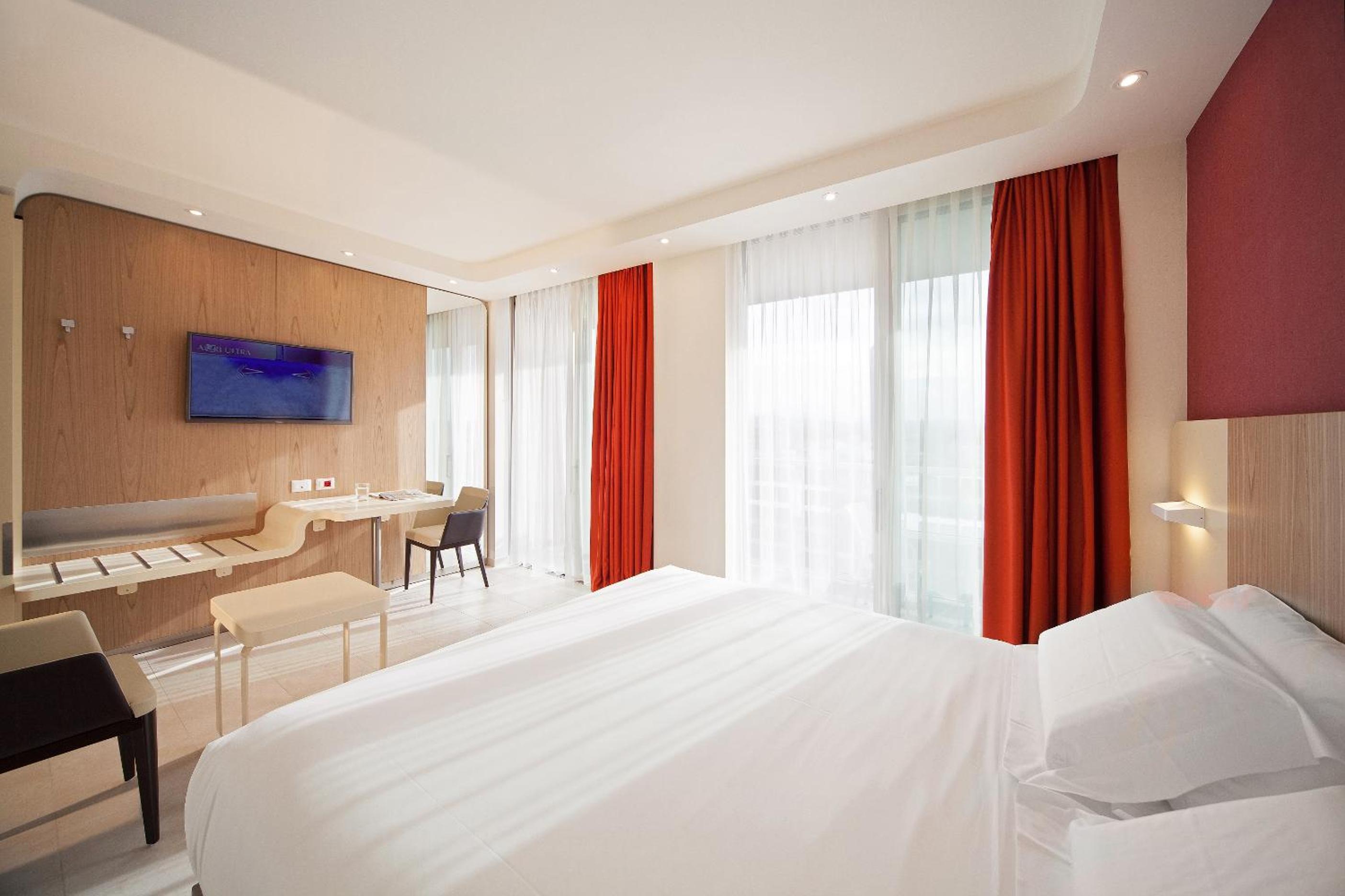 Deluxe Double or Twin Room photo 3