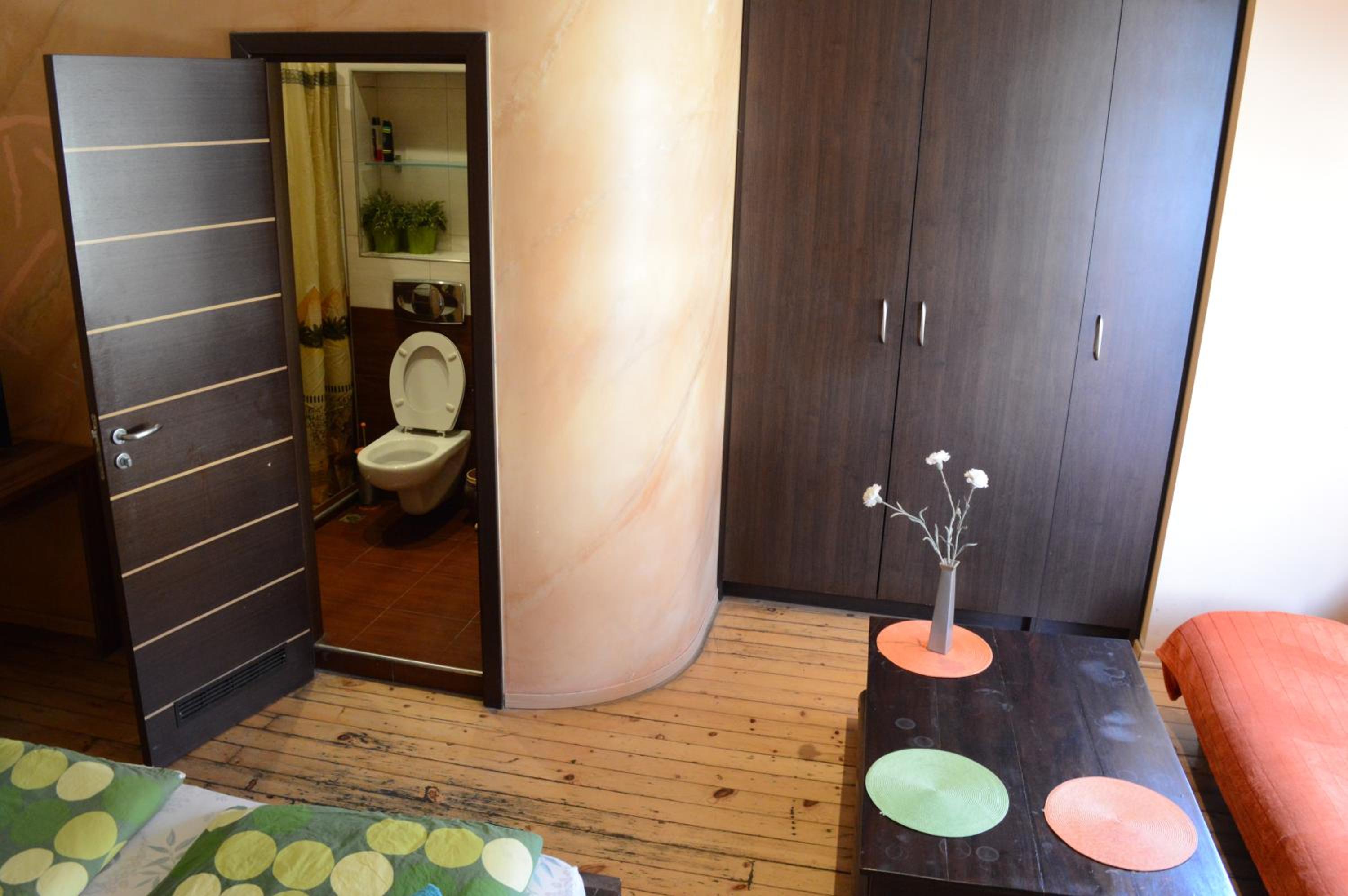 Double Room with Private Bathroom - Photo 8