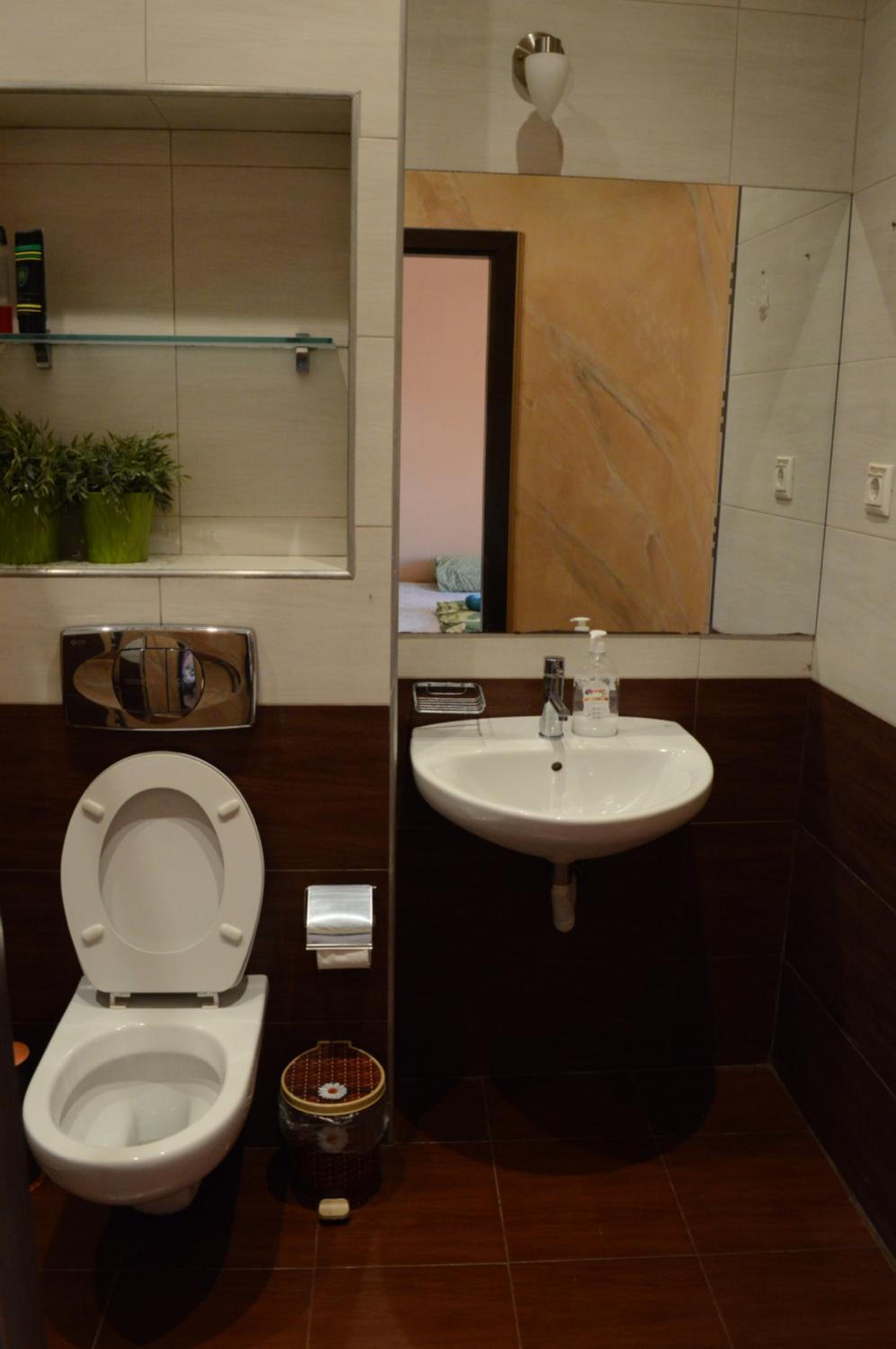 Double Room with Private Bathroom - Photo 10