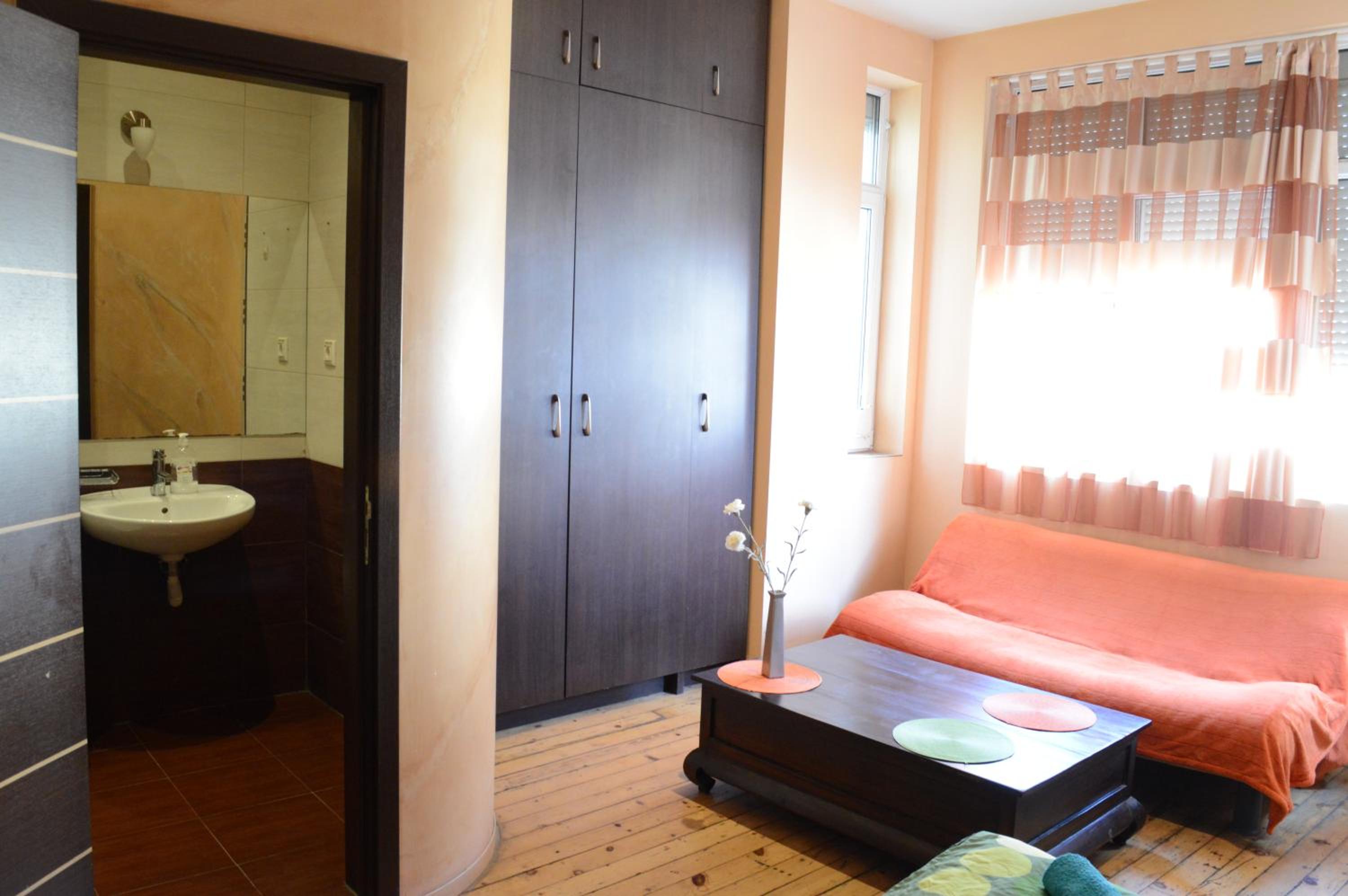 Double Room with Private Bathroom - Photo 1