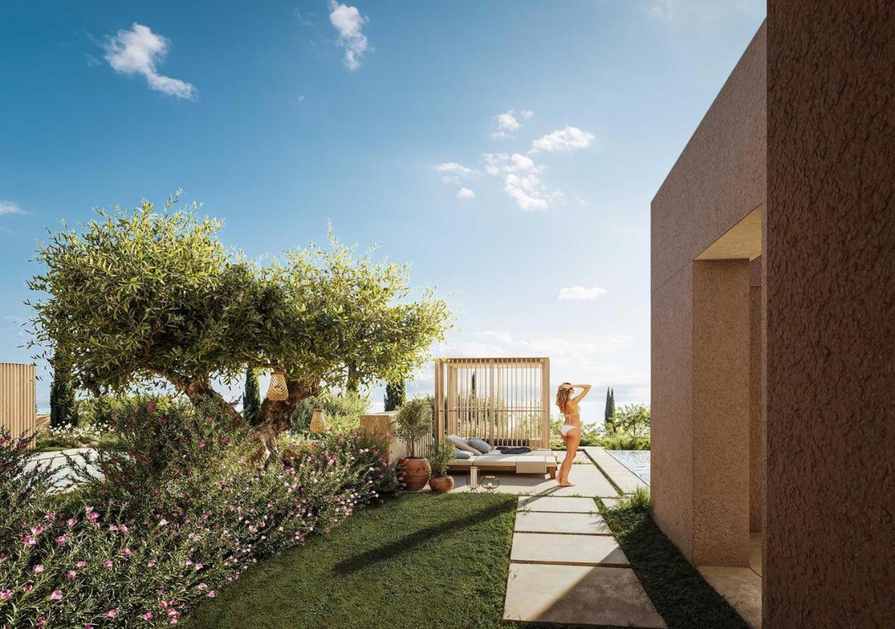 Adult Priene Loft photo 2
