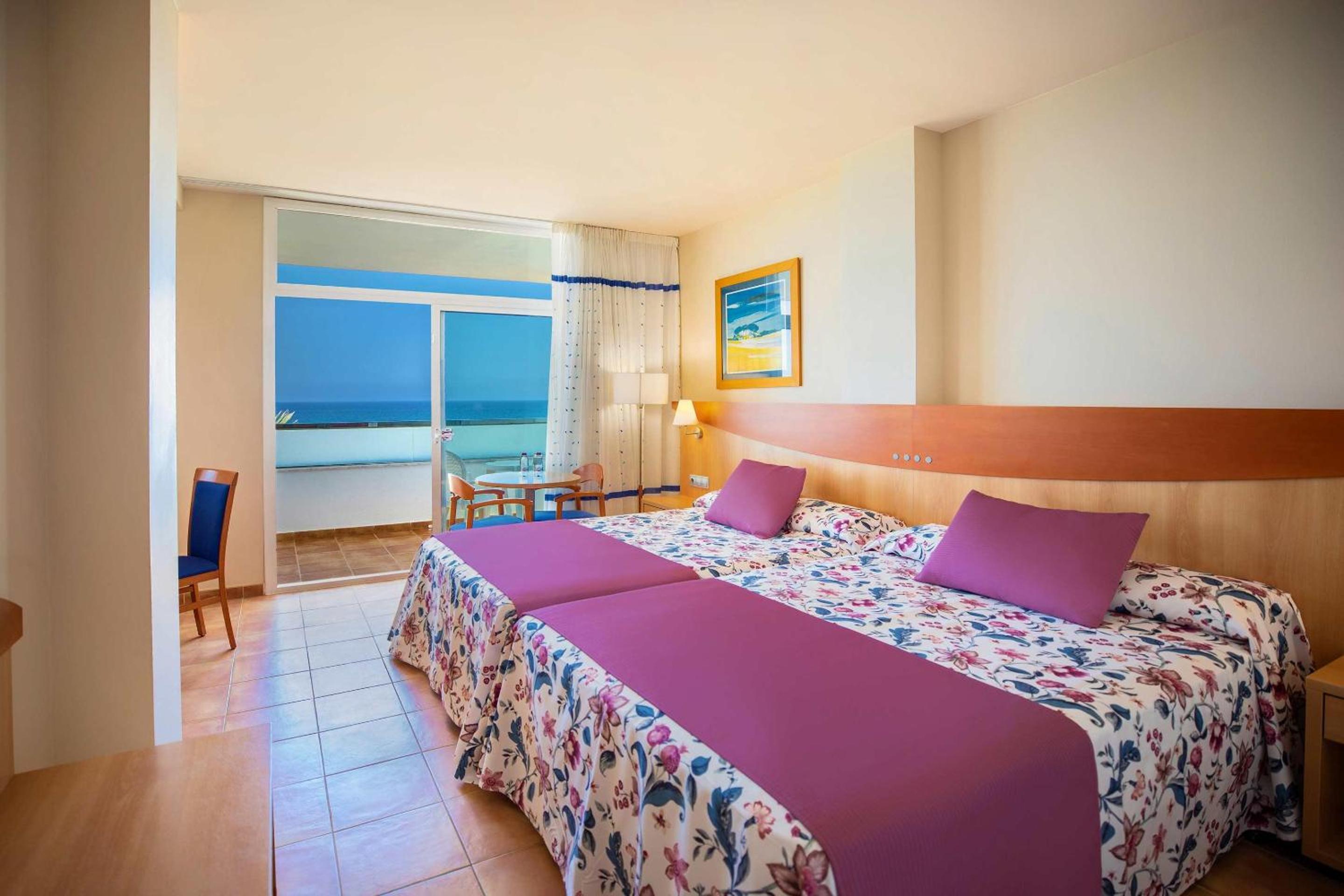 Twin Room with Sea View (3 Adults + 1 Child)