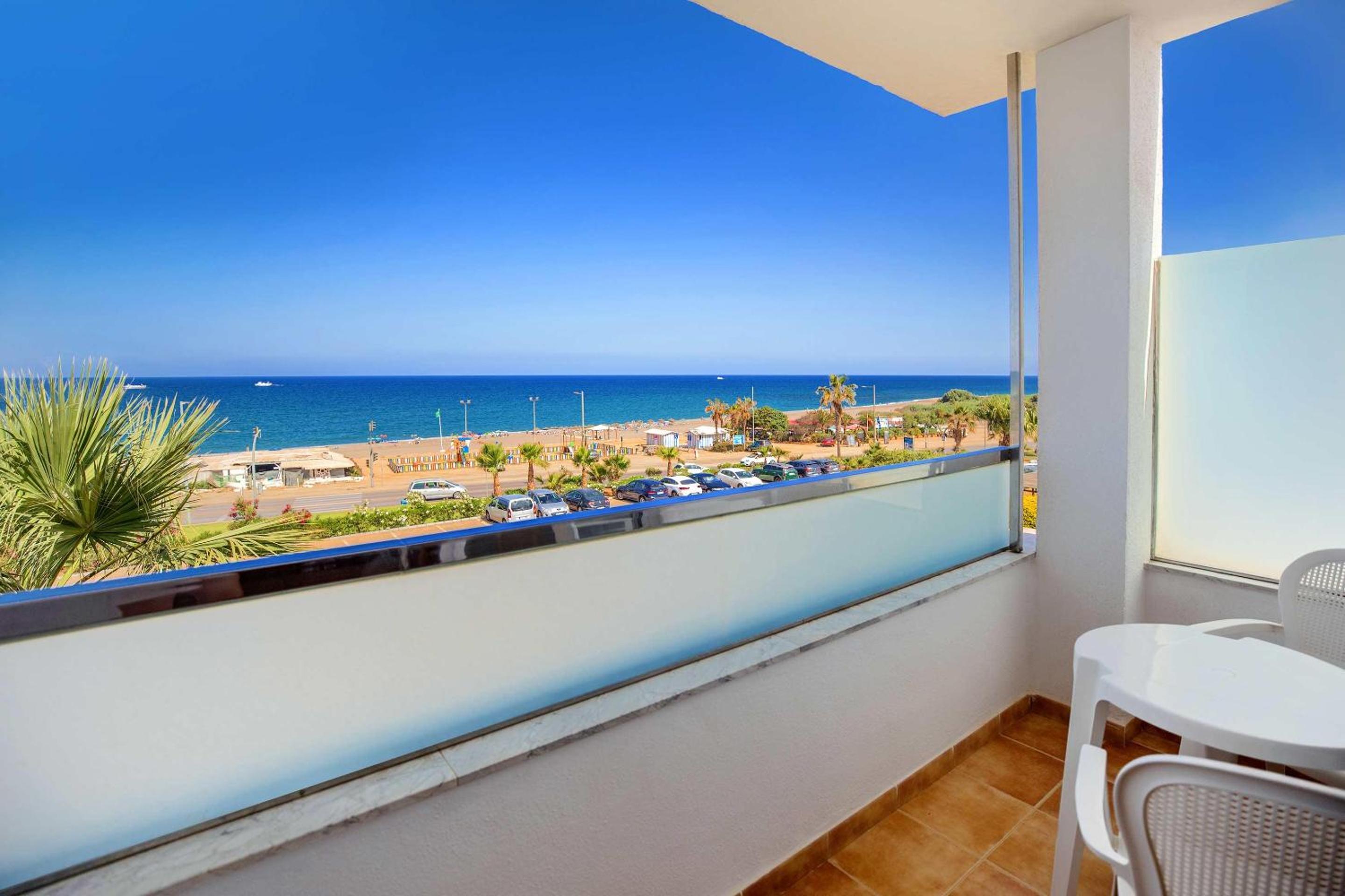 Twin Room with Sea View (3 Adultos + 1 Child) Twin Room with Sea View (3 Adultos + 1 Child)