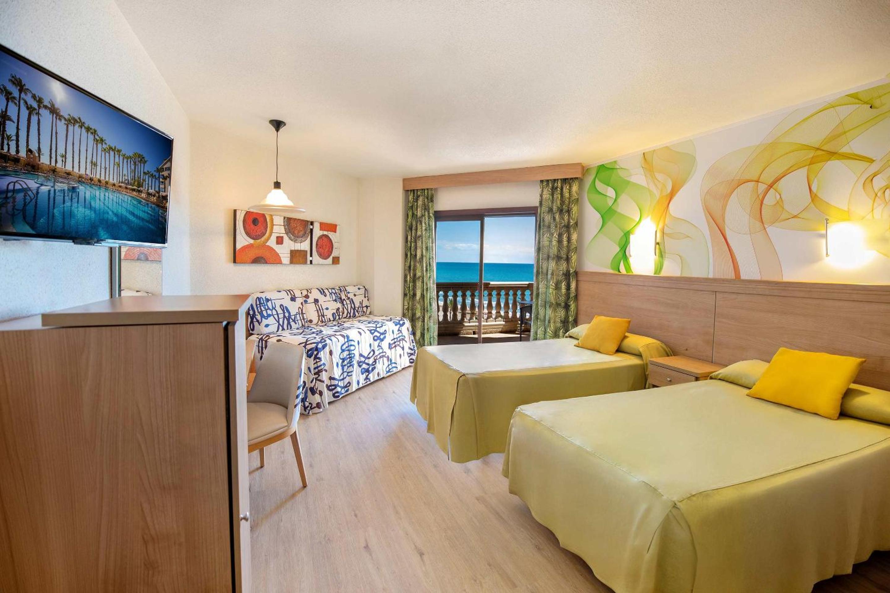 Superior Double Room (3 Adultos + 1 Child)