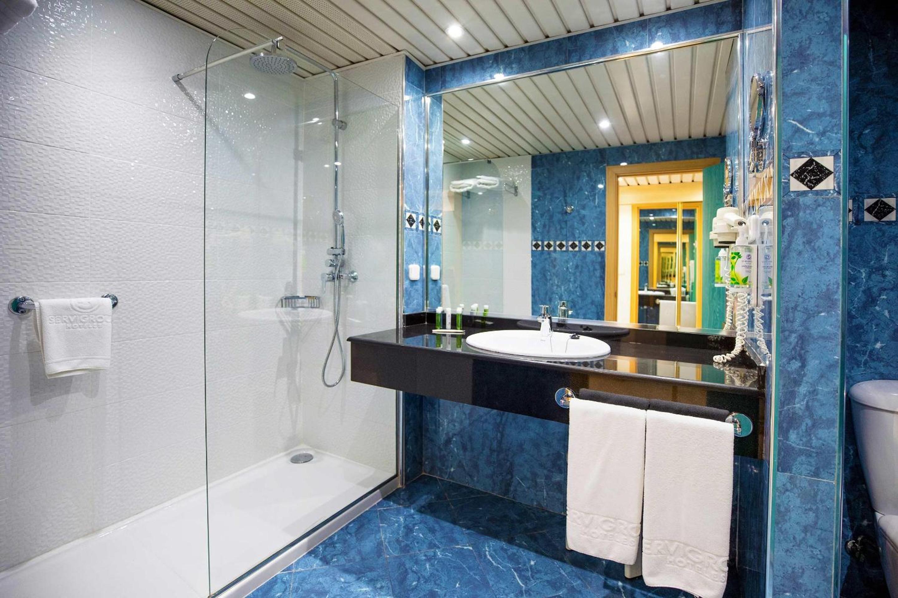 Double Room (2 Adults + 1 Child )
