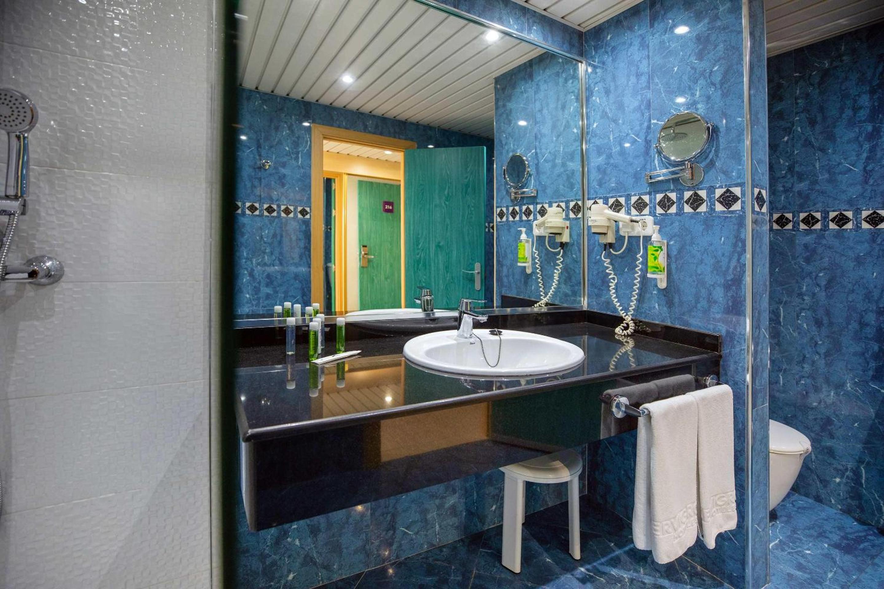 Double Room (2 Adults + 1 Child ) photo 1