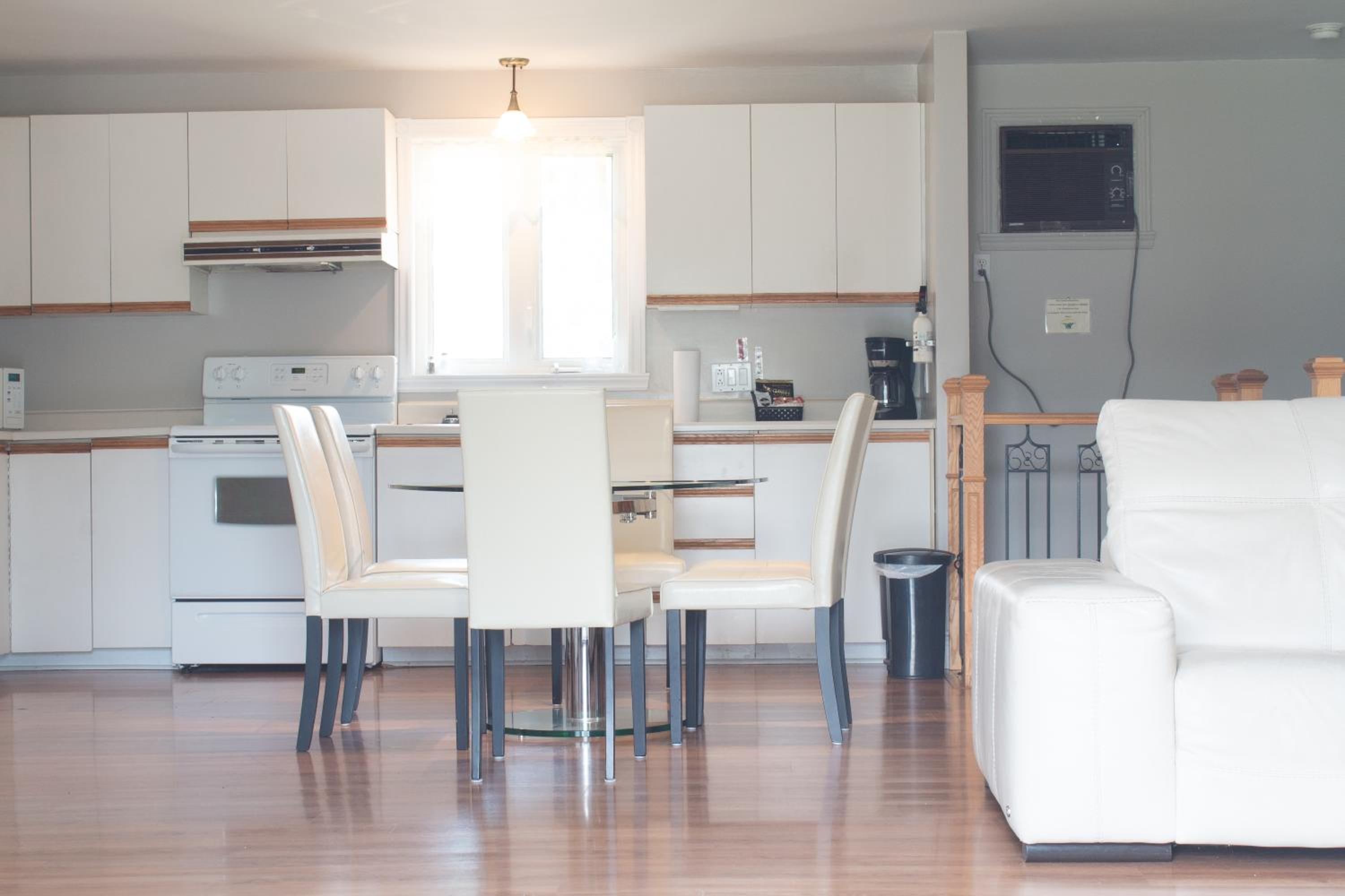 Four-Bedroom Apartment - Photo 2