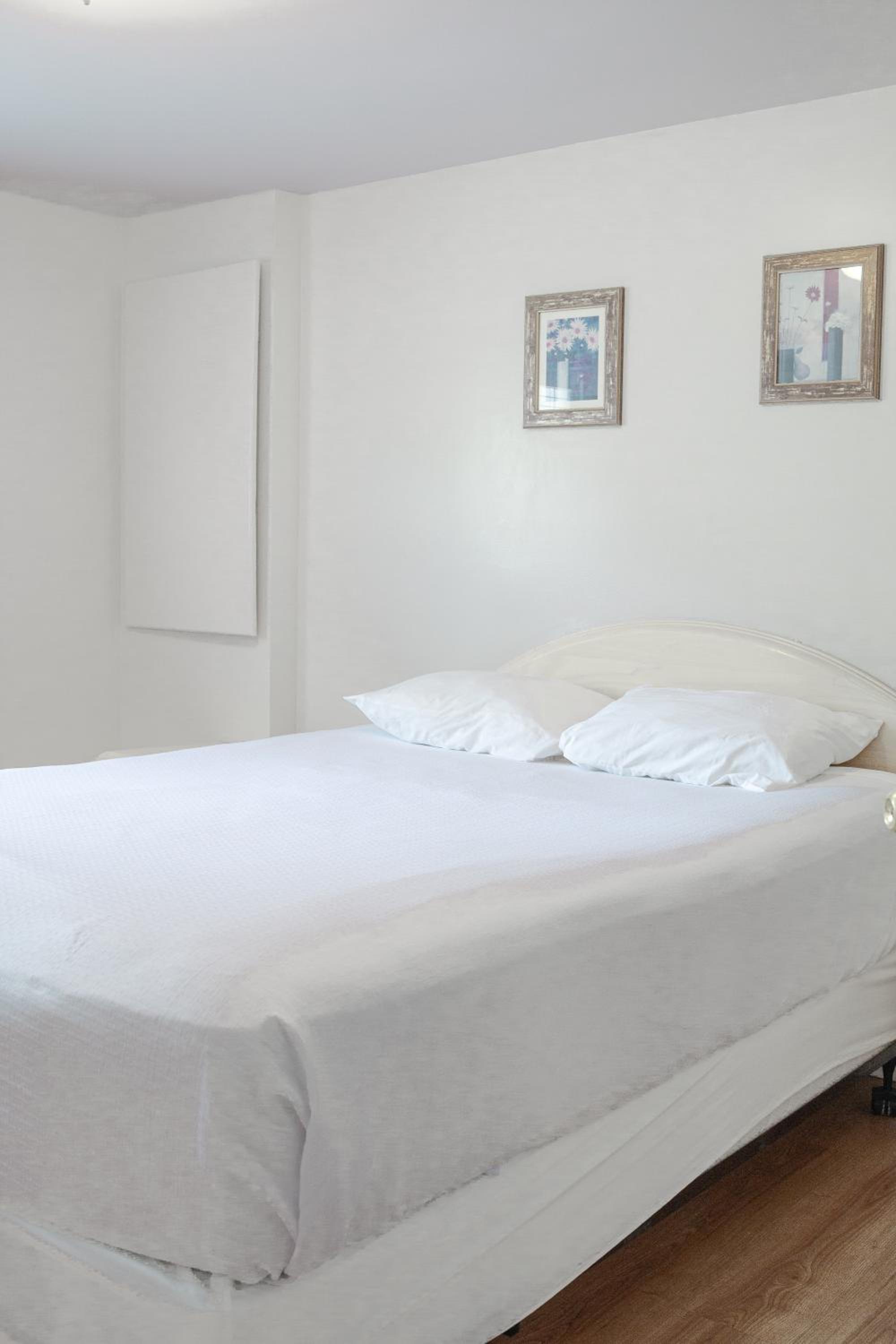 Four-Bedroom Apartment - Photo 6
