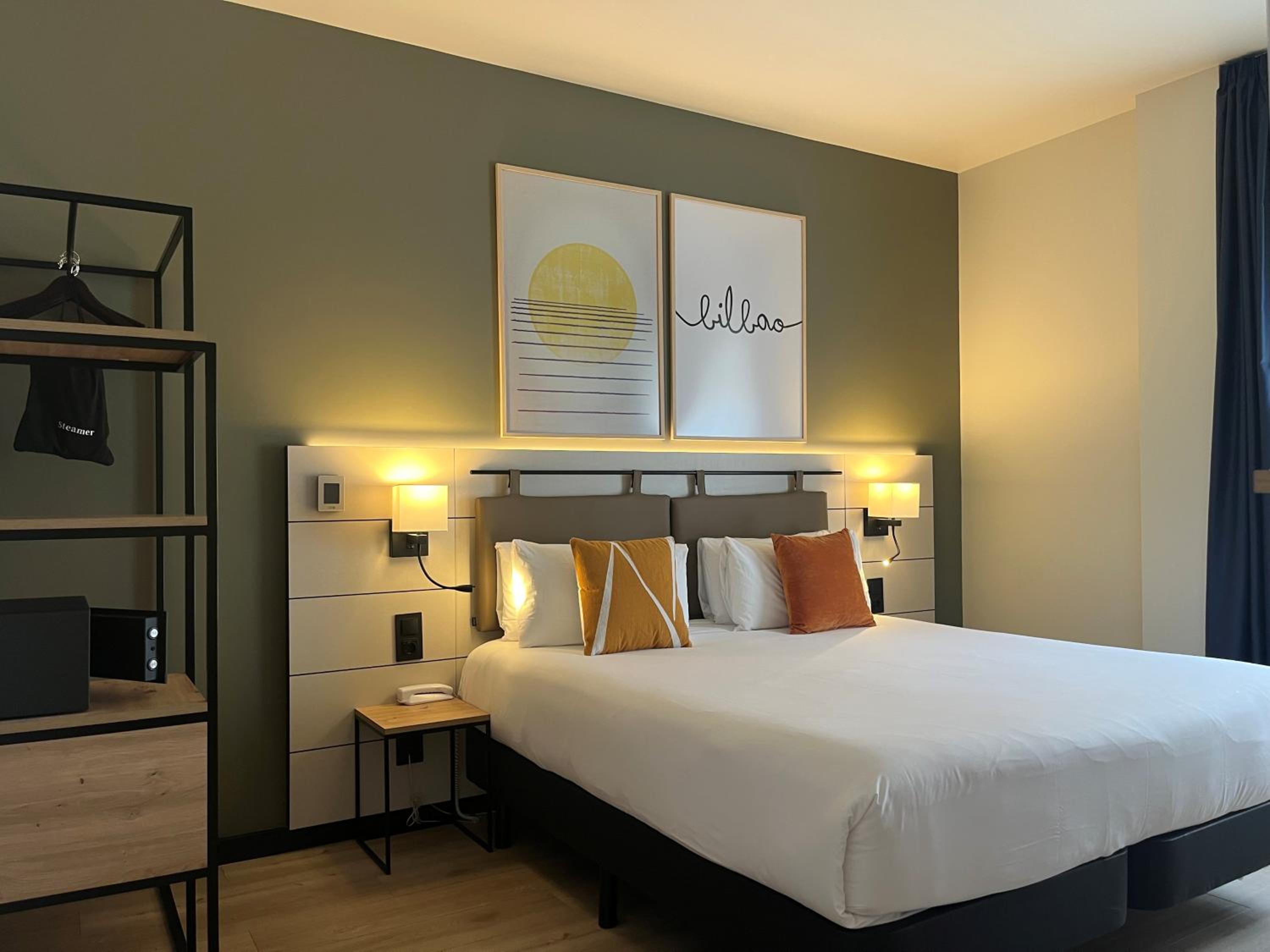 One-Bedroom Suite - Photo 2