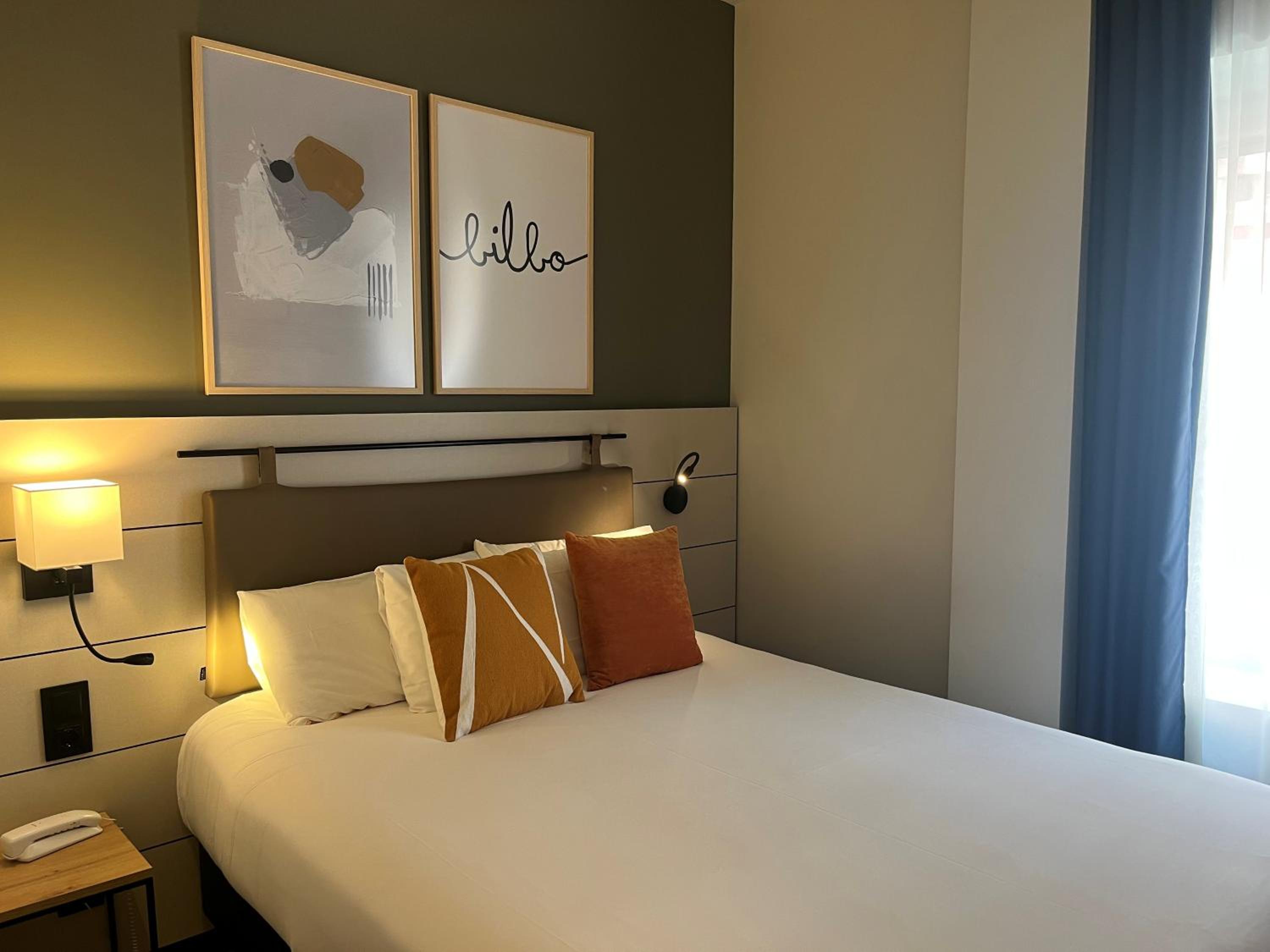 Cozy Queen Room - Photo 2