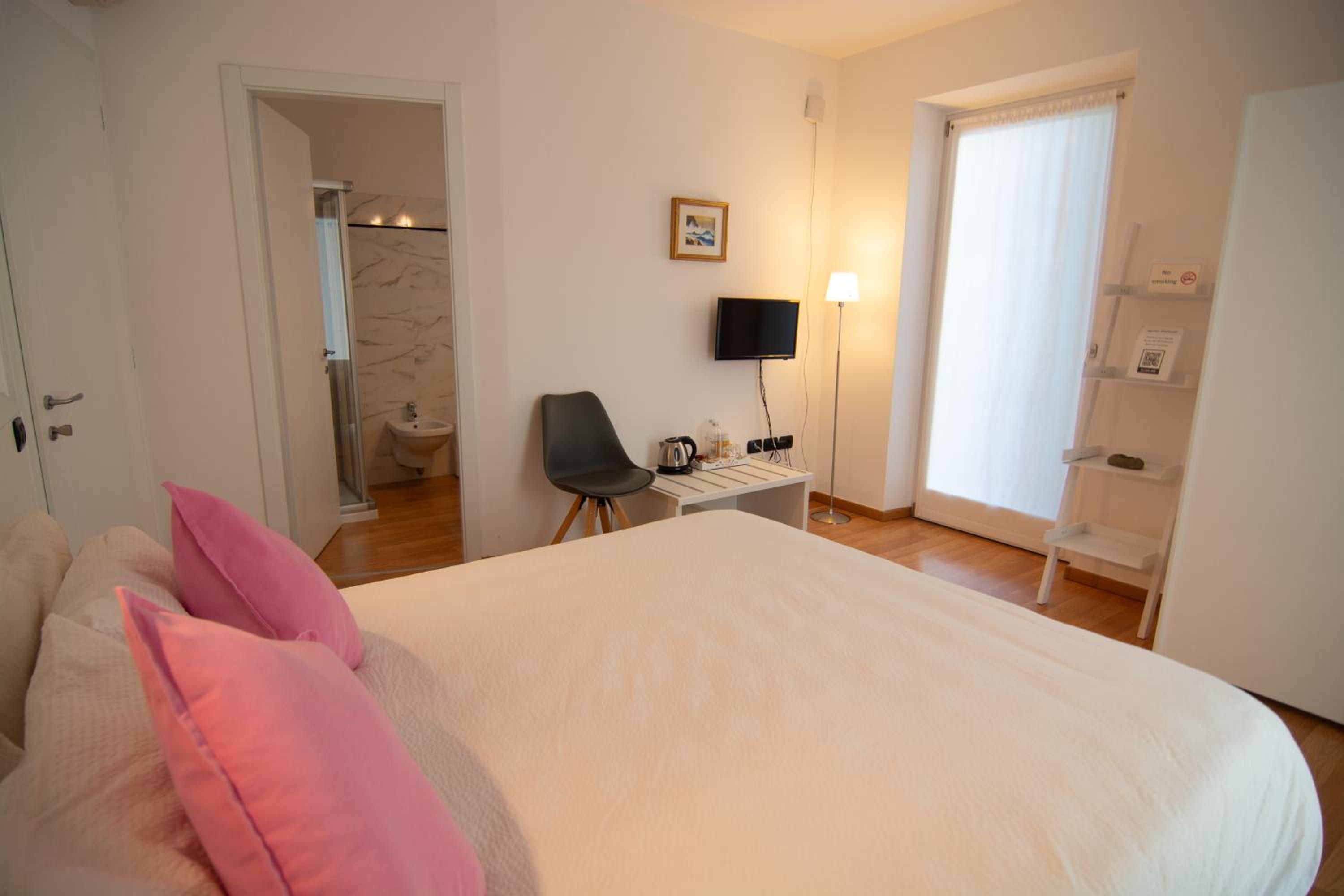 Double or Twin Room with Mountain View photo 3