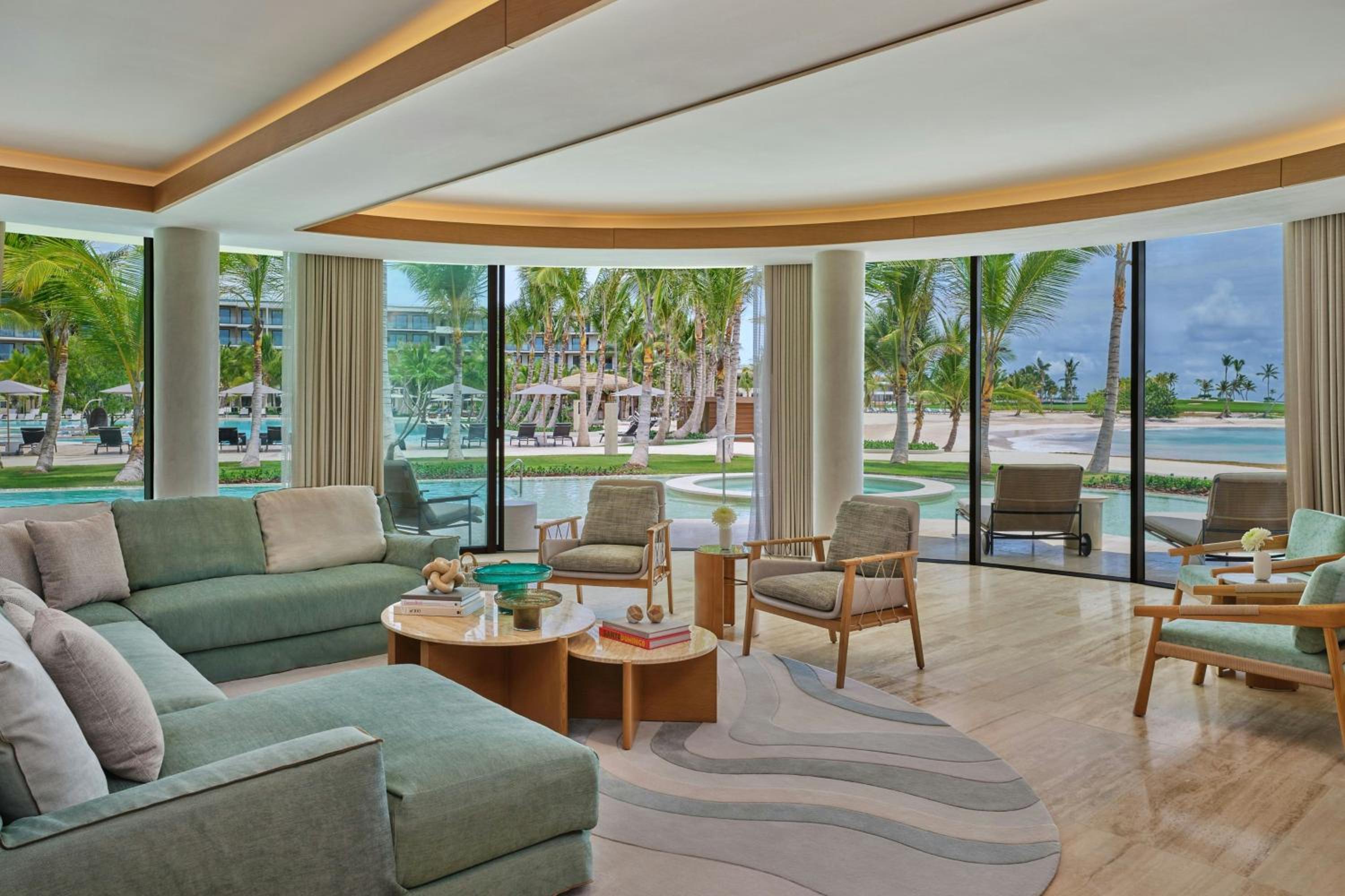 One-Bedroom King Suite with Ocean View and Beach Front