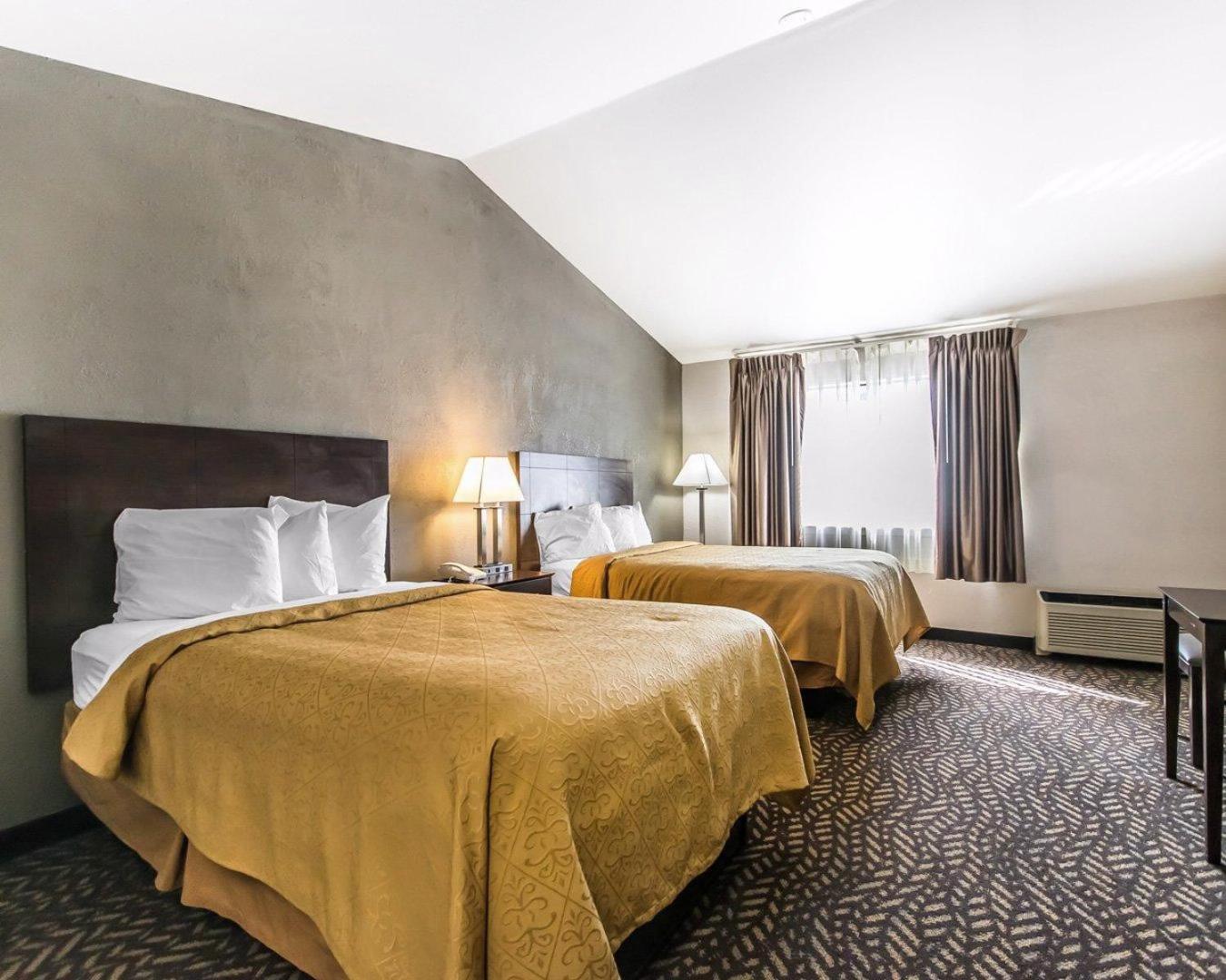 Standard Room with Two Double Beds - Efficiency/Non-Smoking - Photo 4