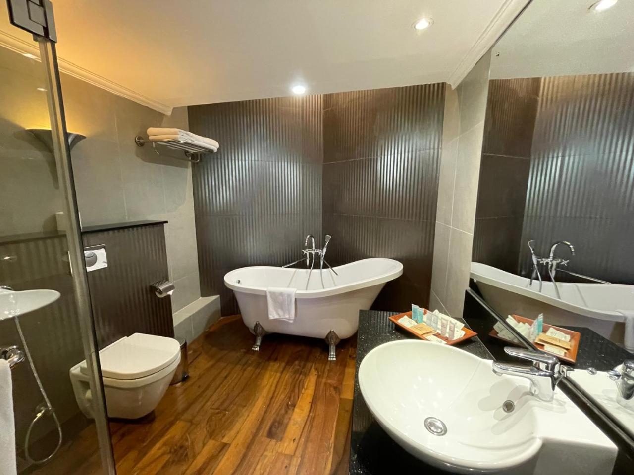 Presidential Suite photo 3
