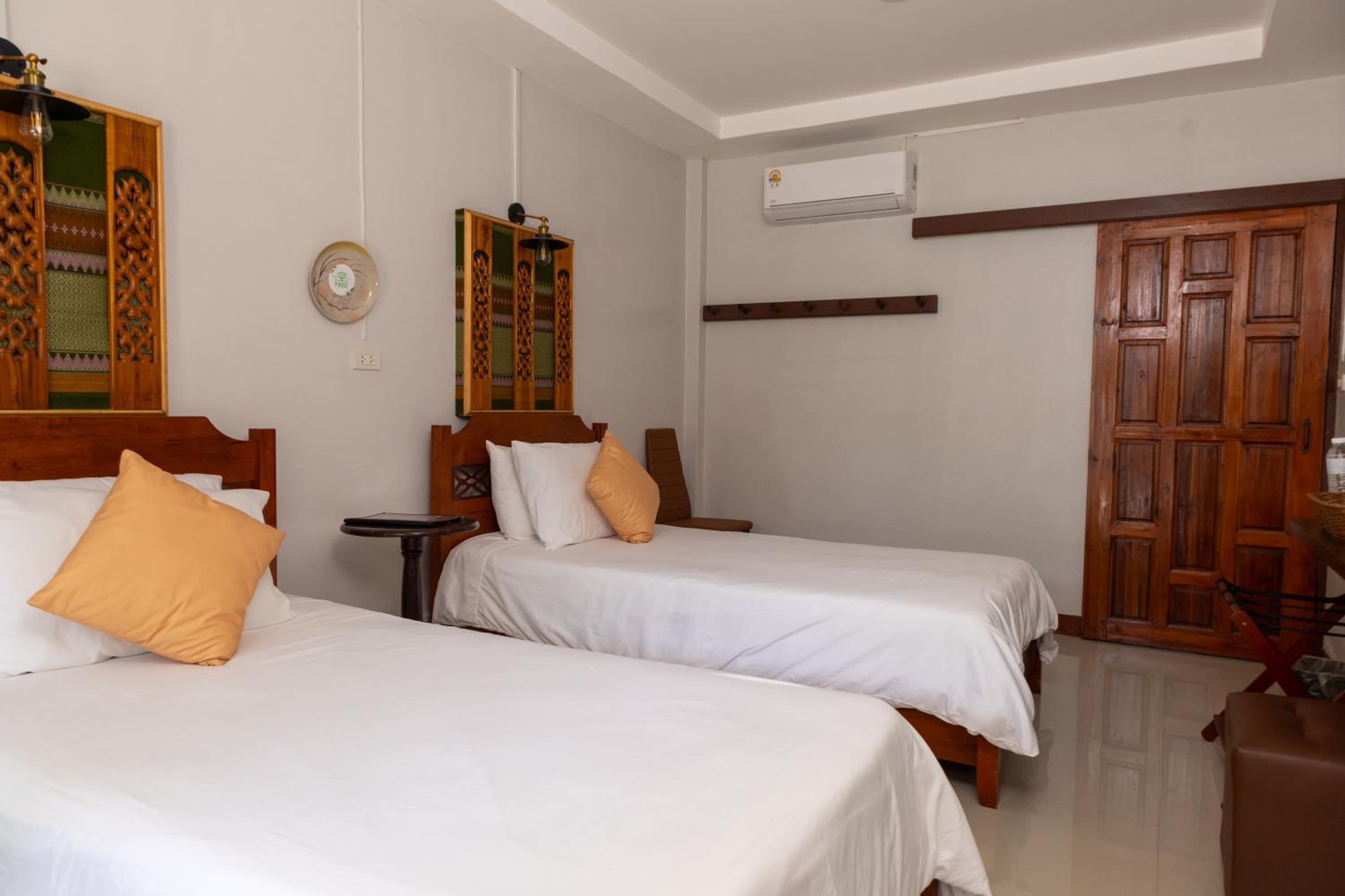 Standard Twin Room photo 3