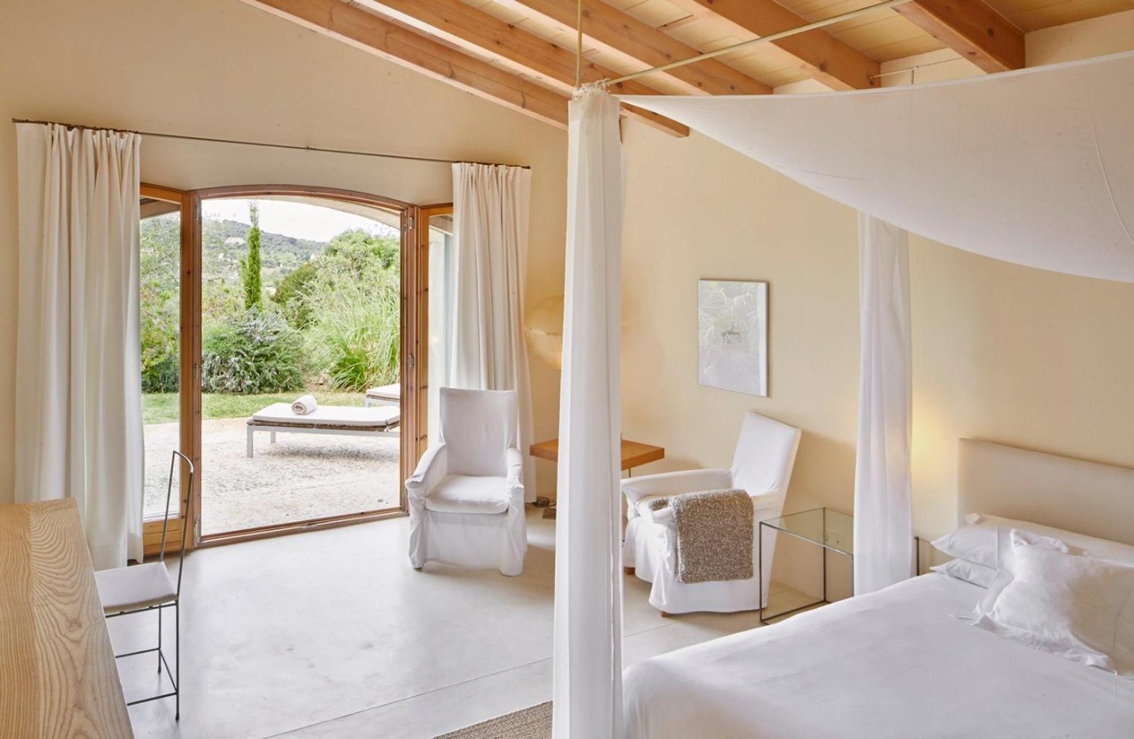 Deluxe Suite with Spa Bath
