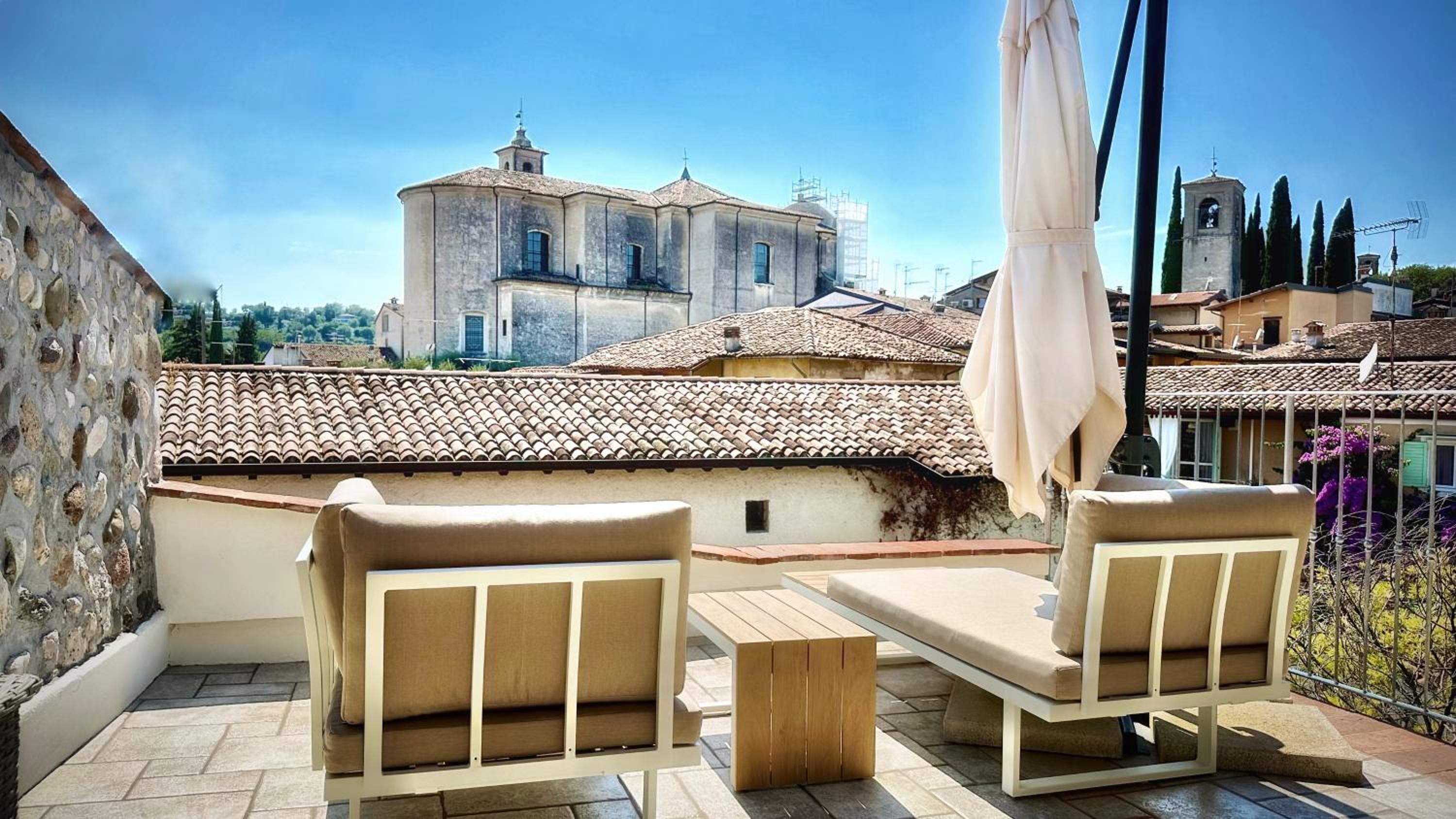 One-Bedroom Apartment with Terrace