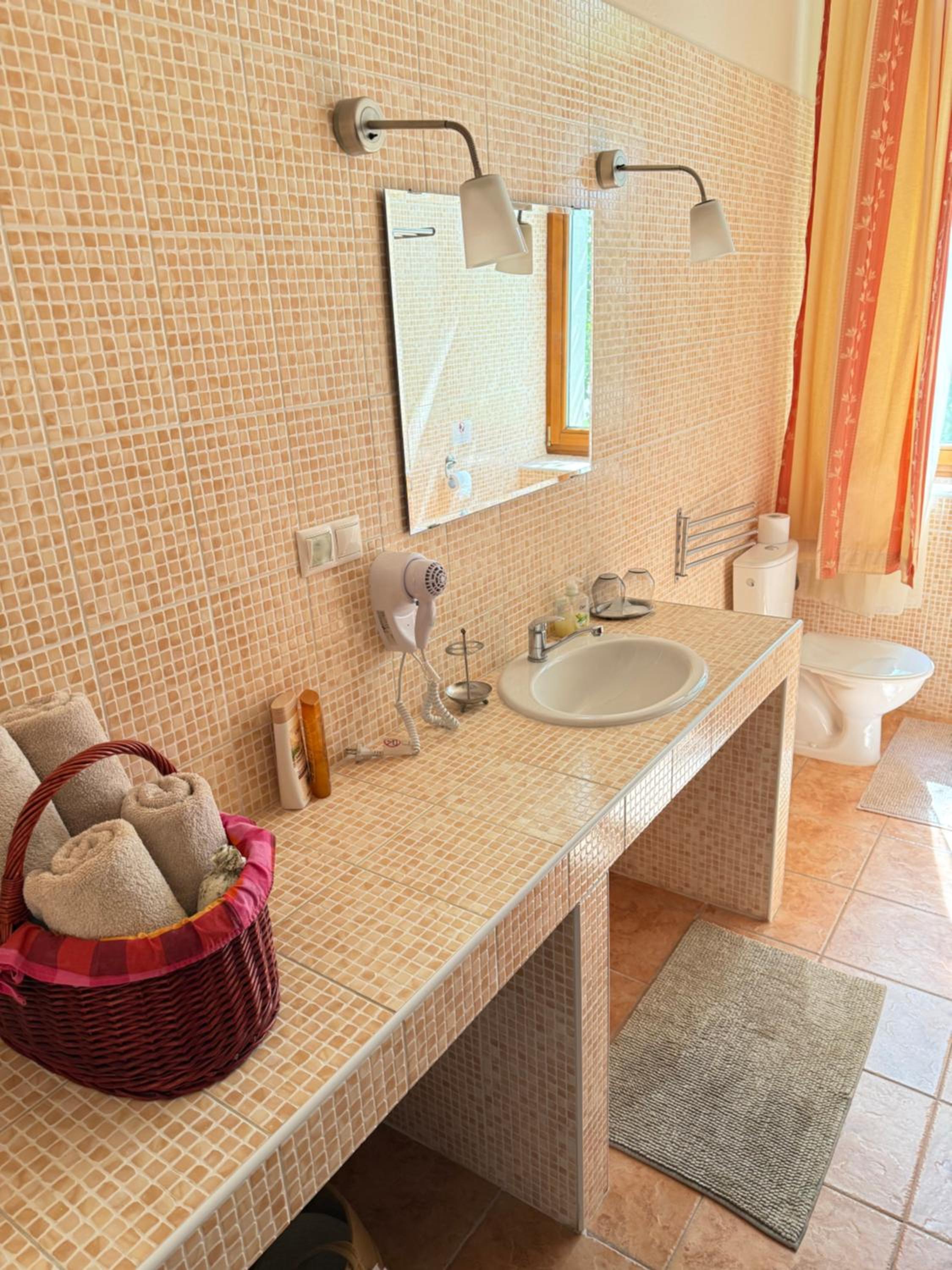 Double Room with Private Bathroom photo 1
