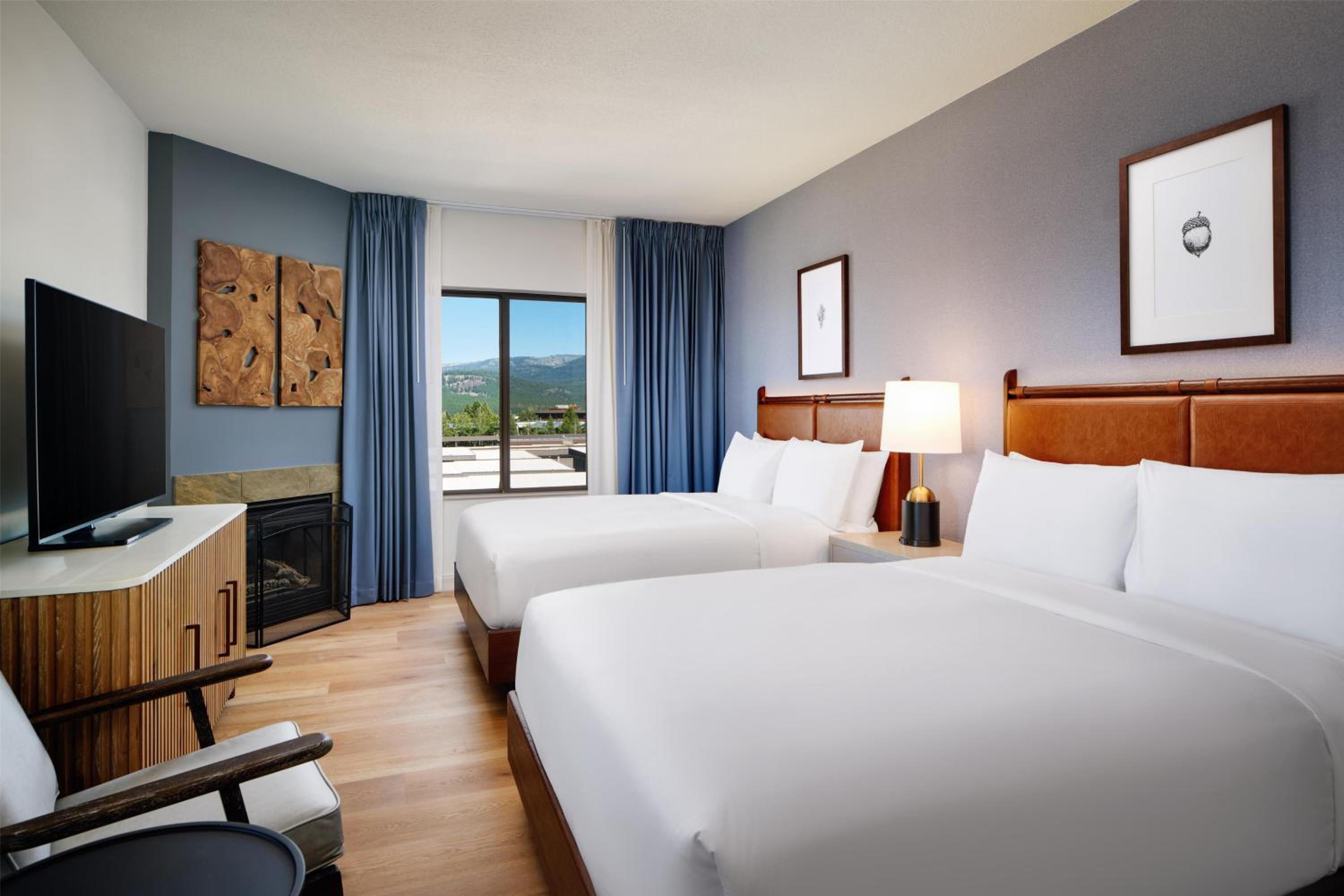 One-Bedroom Suite with Balcony - Photo 3