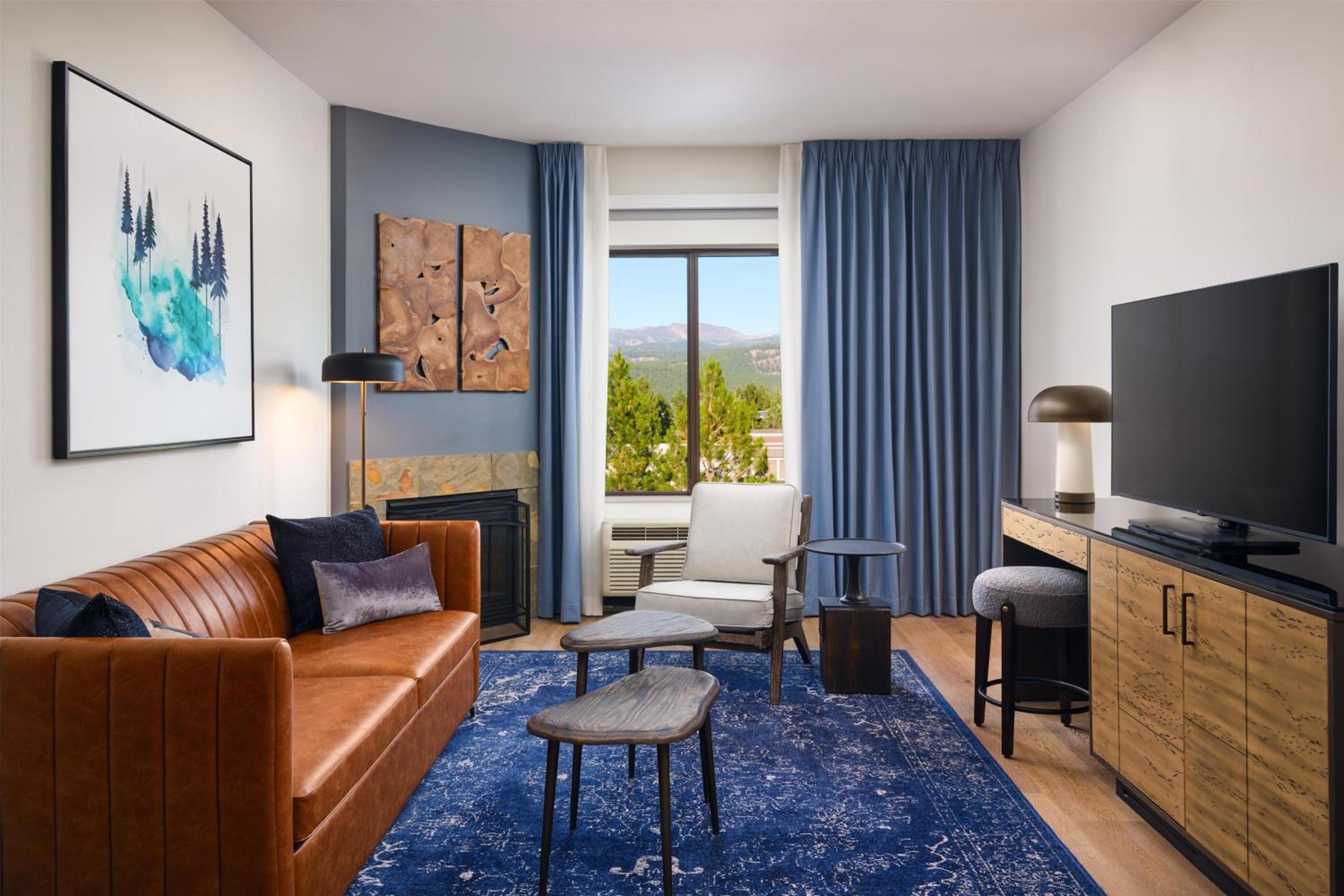 One-Bedroom King Suite with Sofa Bed - Photo 2