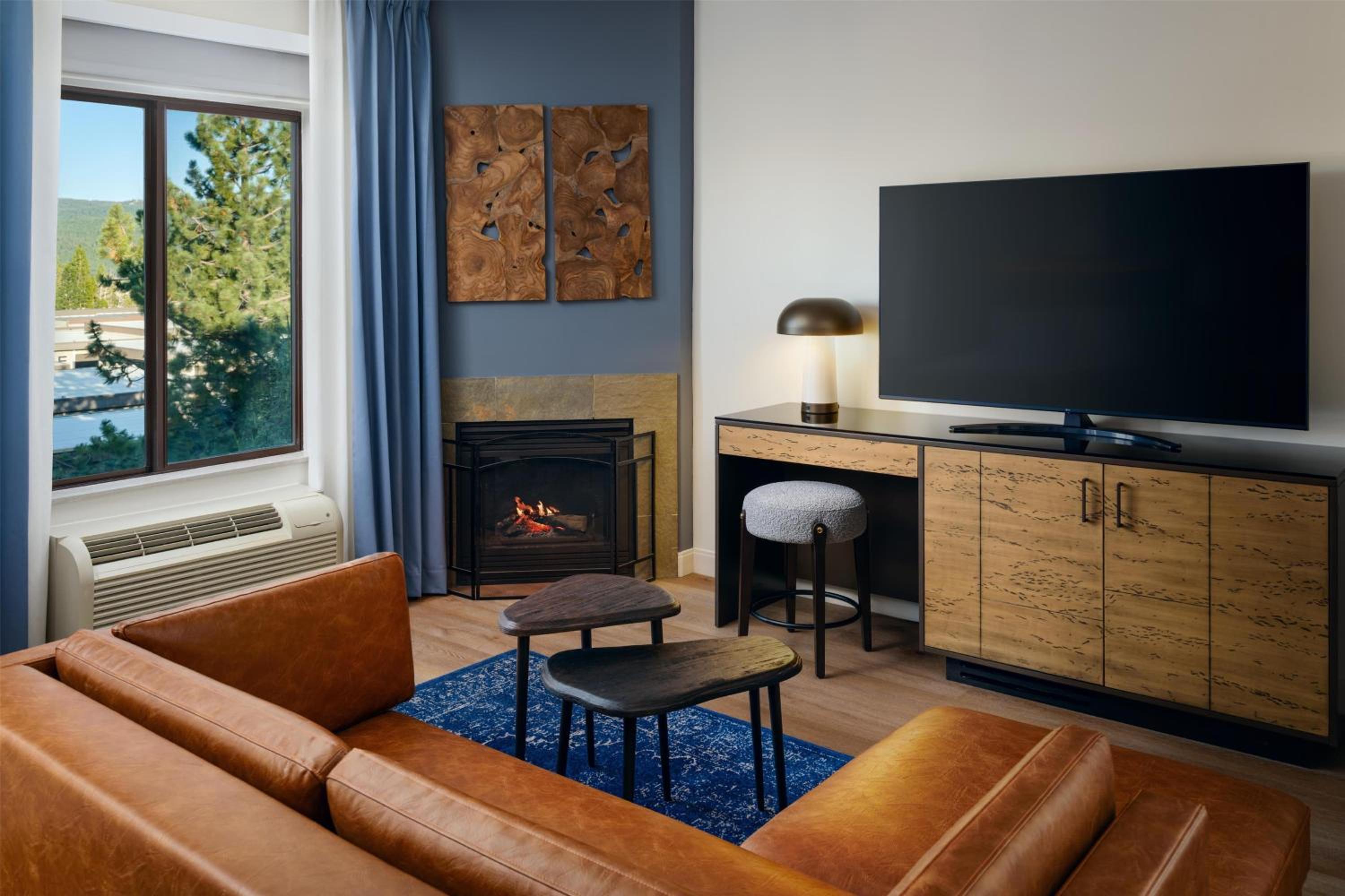 One-Bedroom Suite with Balcony - Photo 6